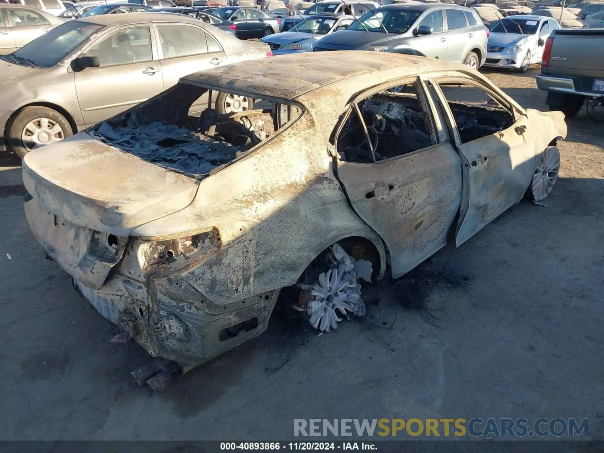 4 Фотография поврежденного автомобиля 4T1M11AK4LU921179 TOYOTA CAMRY 2020