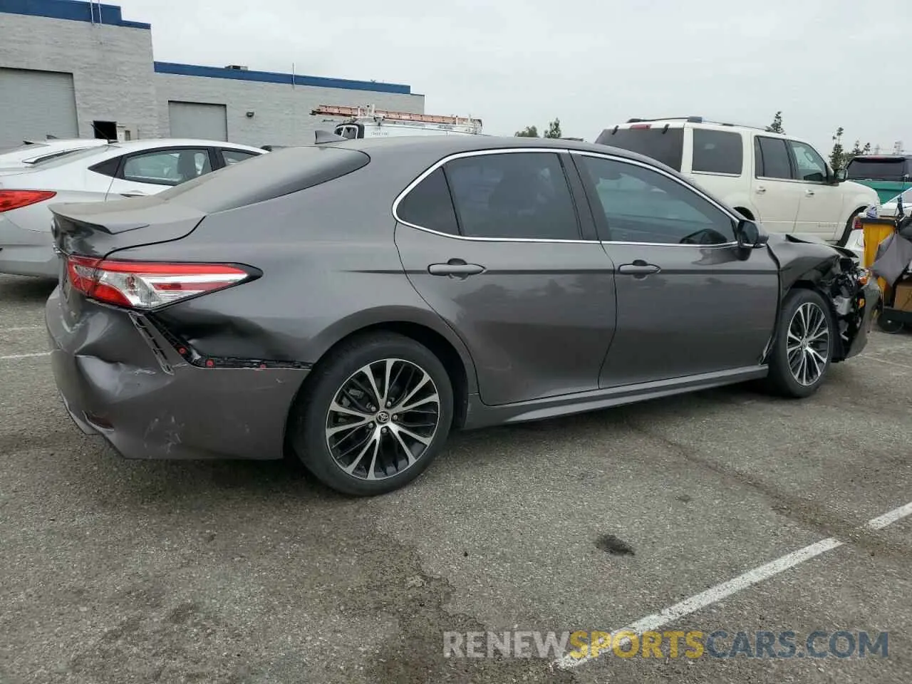 3 Photograph of a damaged car 4T1M11AK4LU960757 TOYOTA CAMRY 2020