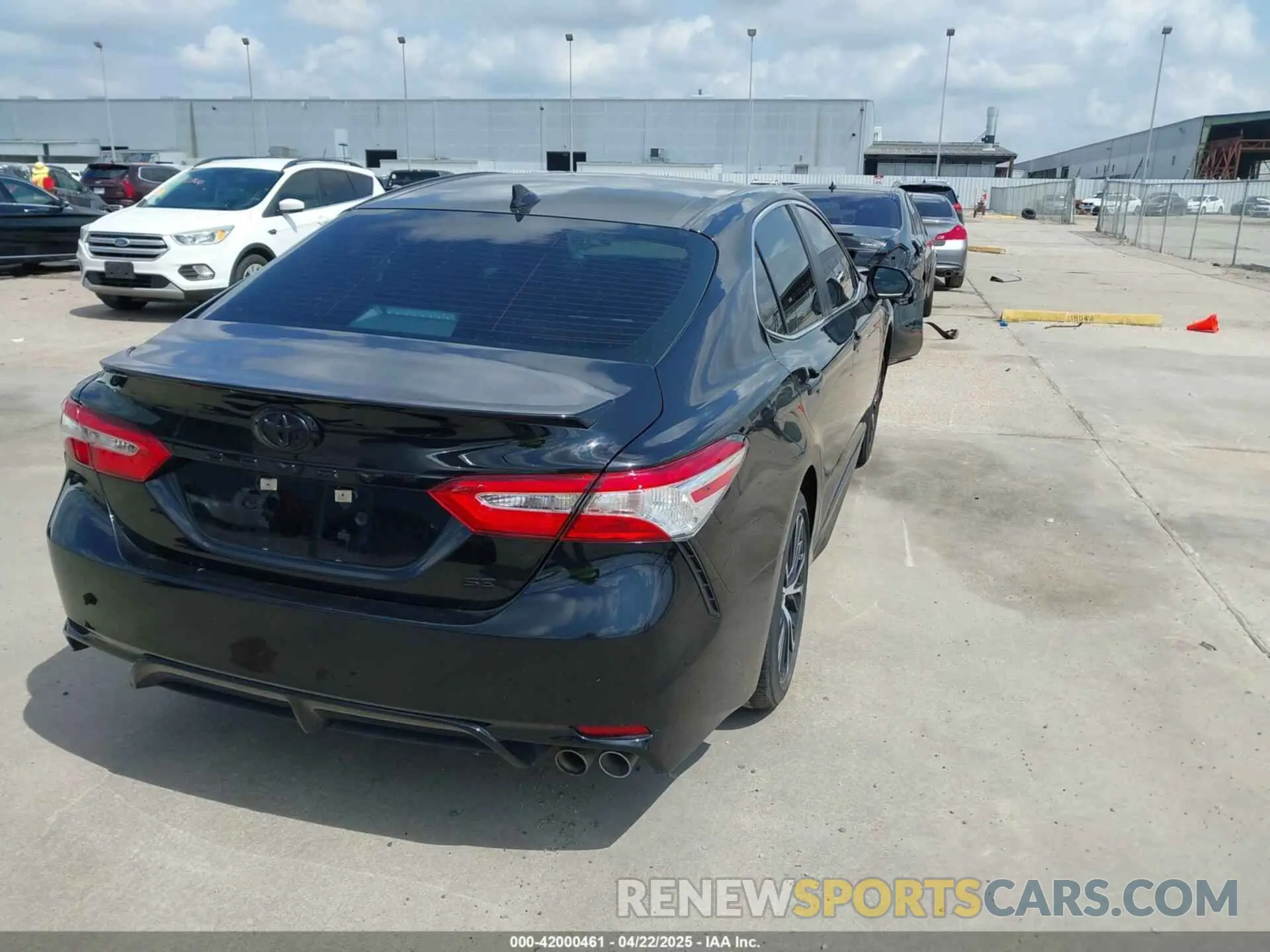 4 Фотография поврежденного автомобиля 4T1M11AK5LU399565 TOYOTA CAMRY 2020