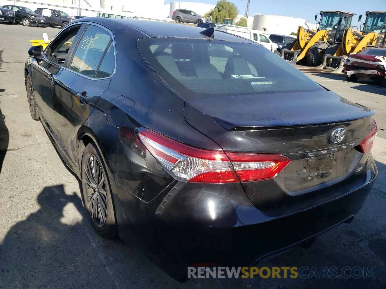 3 Photograph of a damaged car 4T1M11AK5LU907064 TOYOTA CAMRY 2020