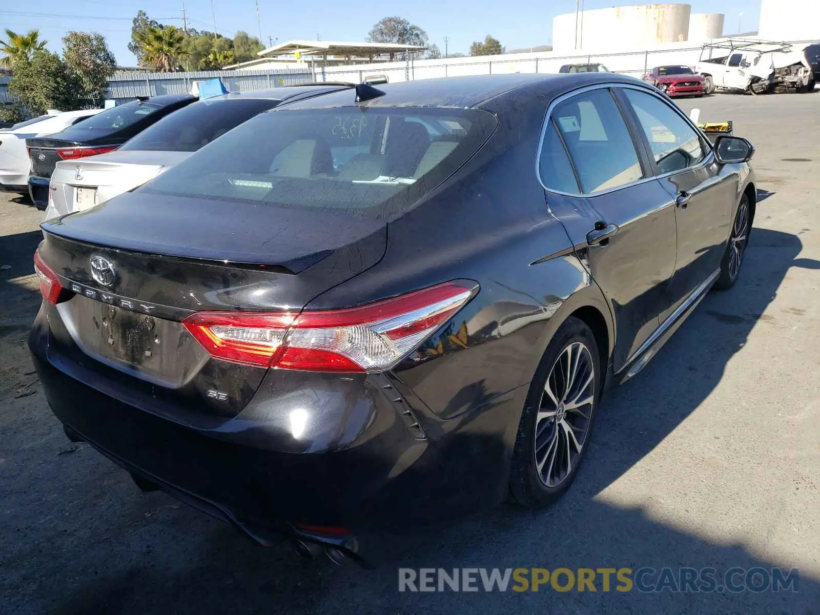 4 Photograph of a damaged car 4T1M11AK5LU907064 TOYOTA CAMRY 2020