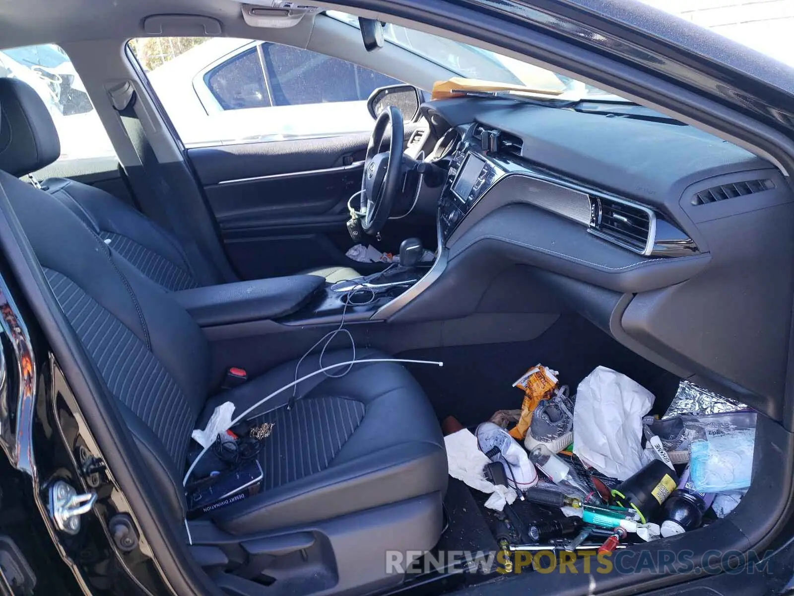 5 Photograph of a damaged car 4T1M11AK5LU907064 TOYOTA CAMRY 2020