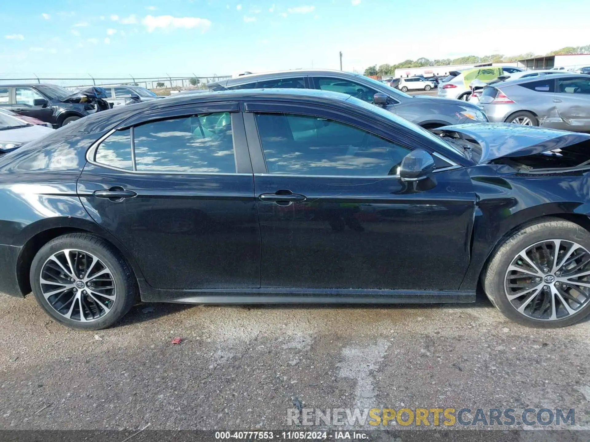 13 Photograph of a damaged car 4T1M11AK5LU943157 TOYOTA CAMRY 2020