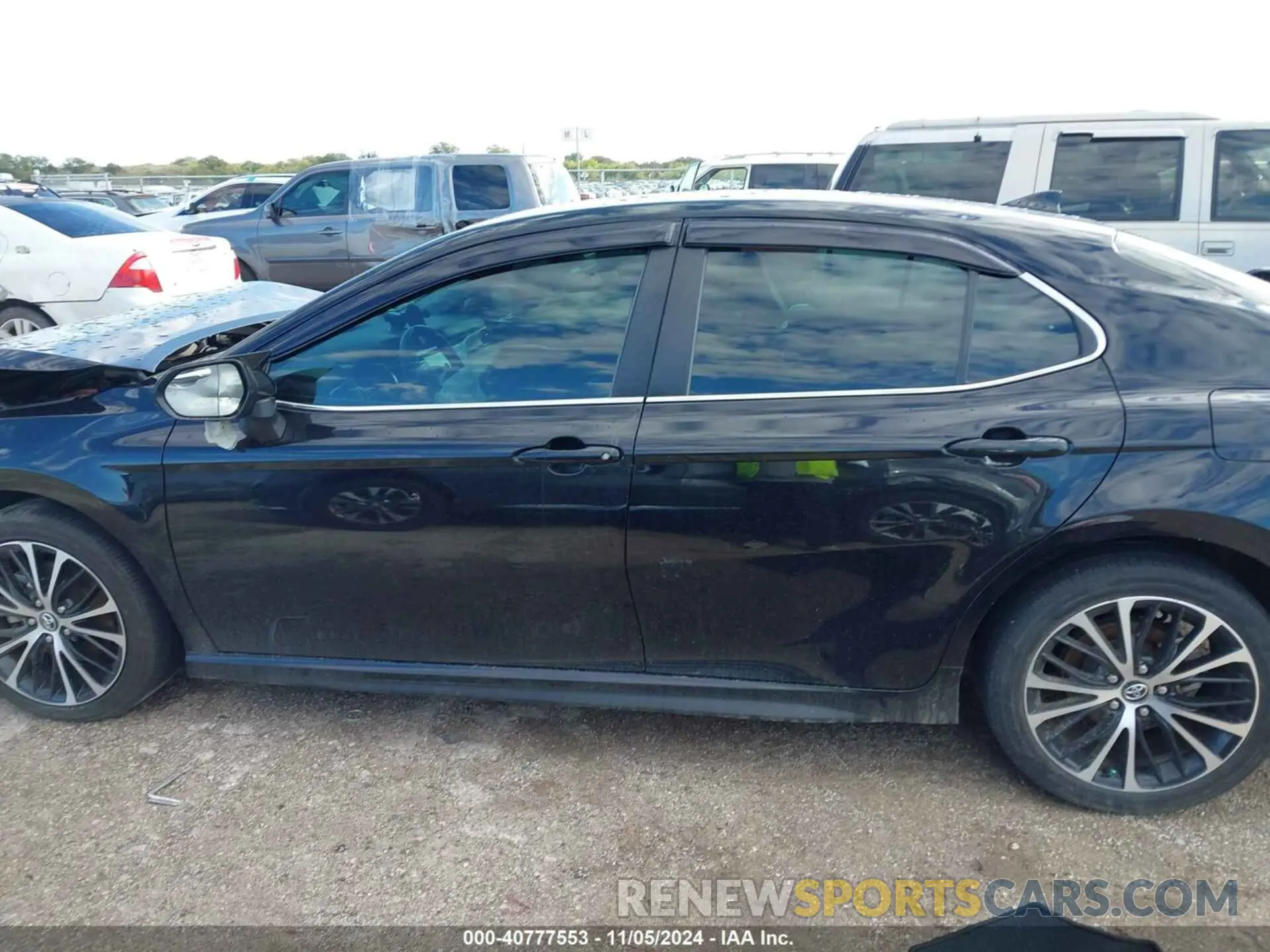 14 Photograph of a damaged car 4T1M11AK5LU943157 TOYOTA CAMRY 2020