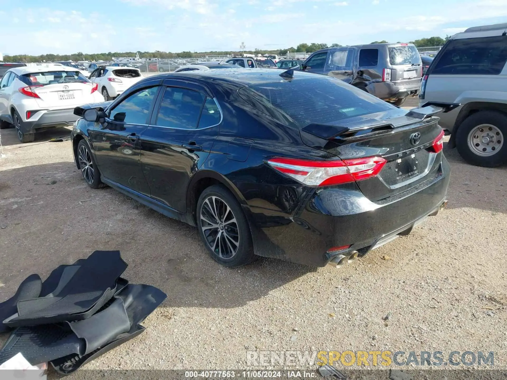 3 Photograph of a damaged car 4T1M11AK5LU943157 TOYOTA CAMRY 2020