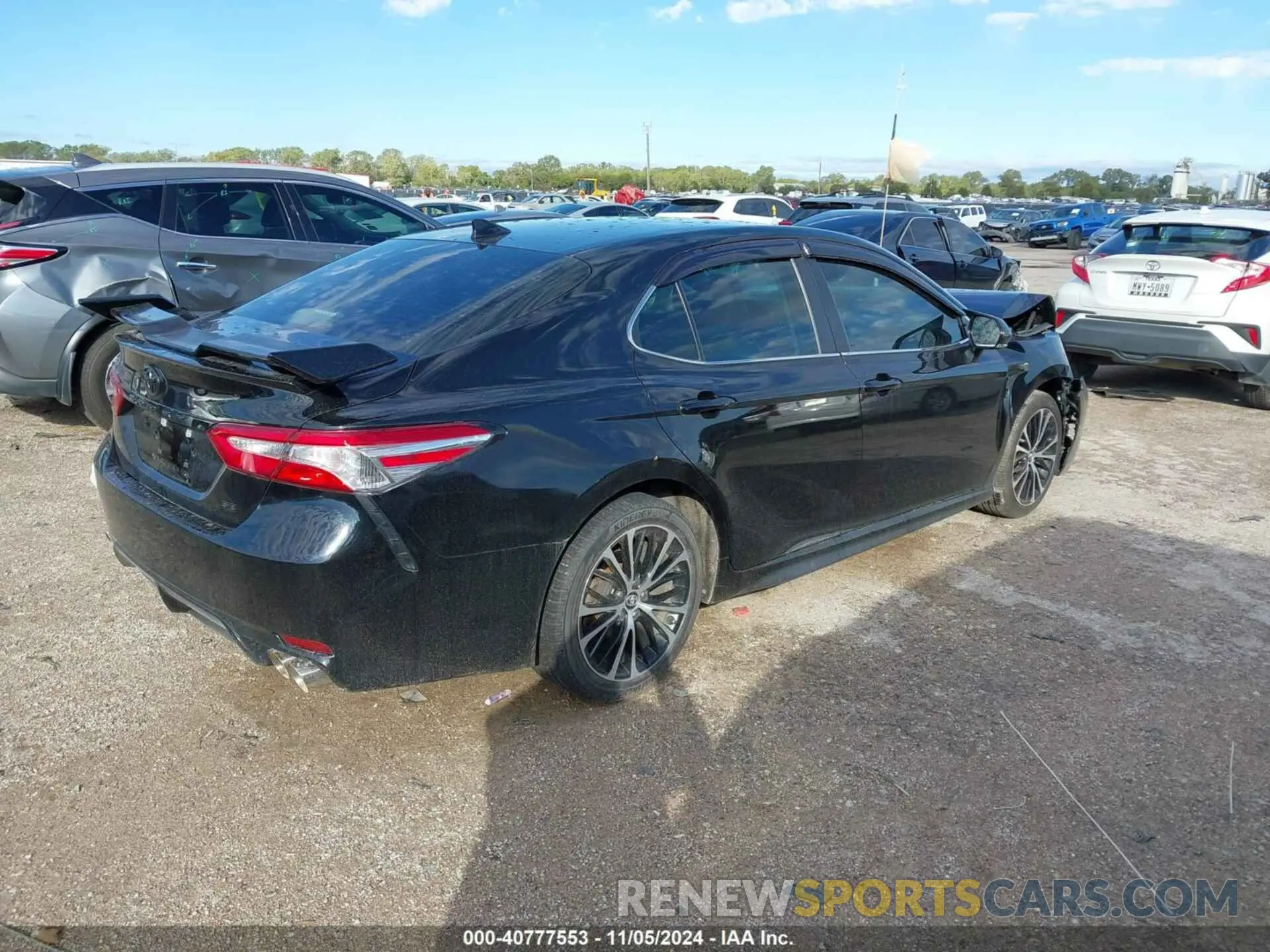 4 Photograph of a damaged car 4T1M11AK5LU943157 TOYOTA CAMRY 2020