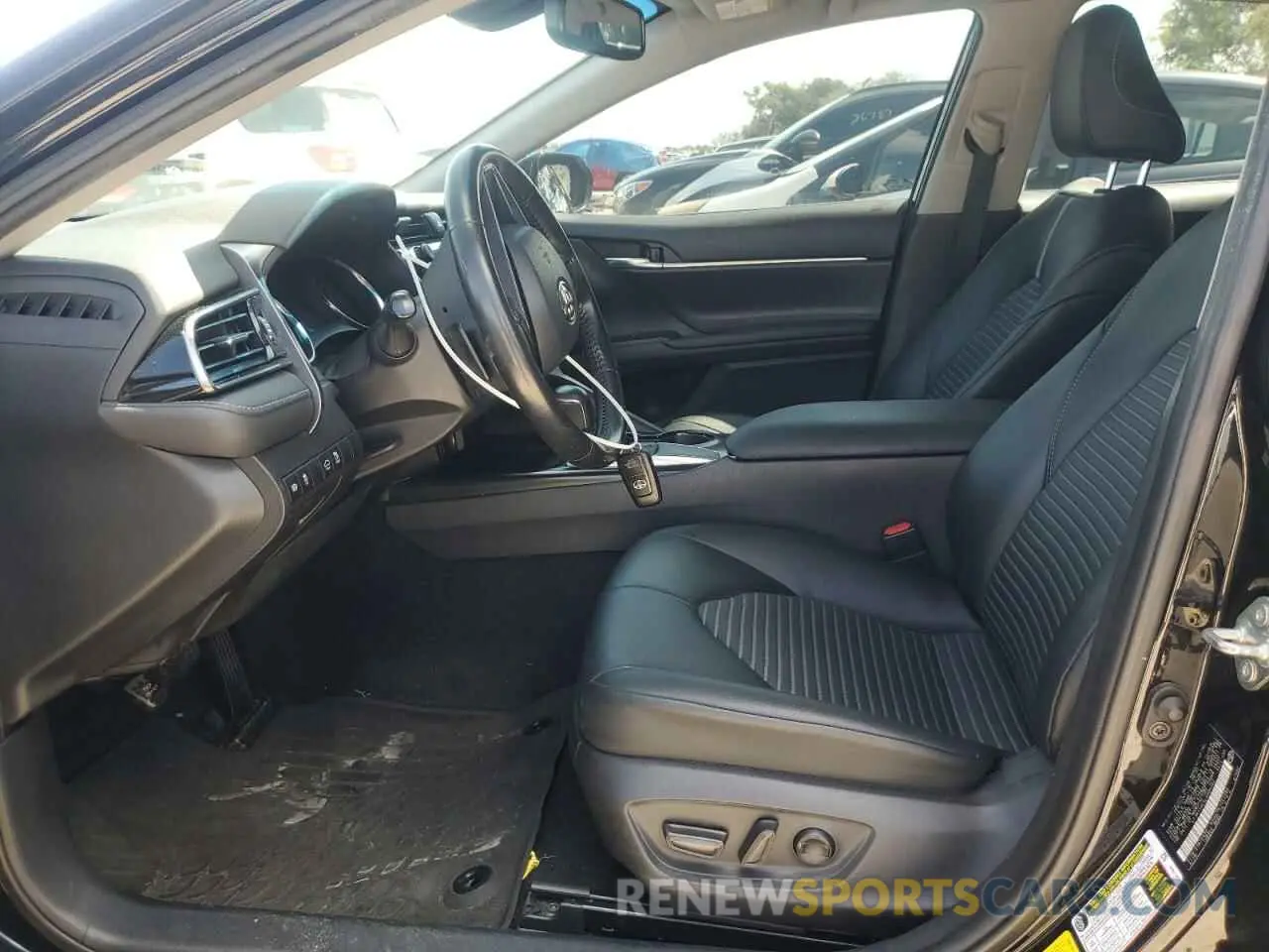 7 Photograph of a damaged car 4T1M11AK5LU994092 TOYOTA CAMRY 2020