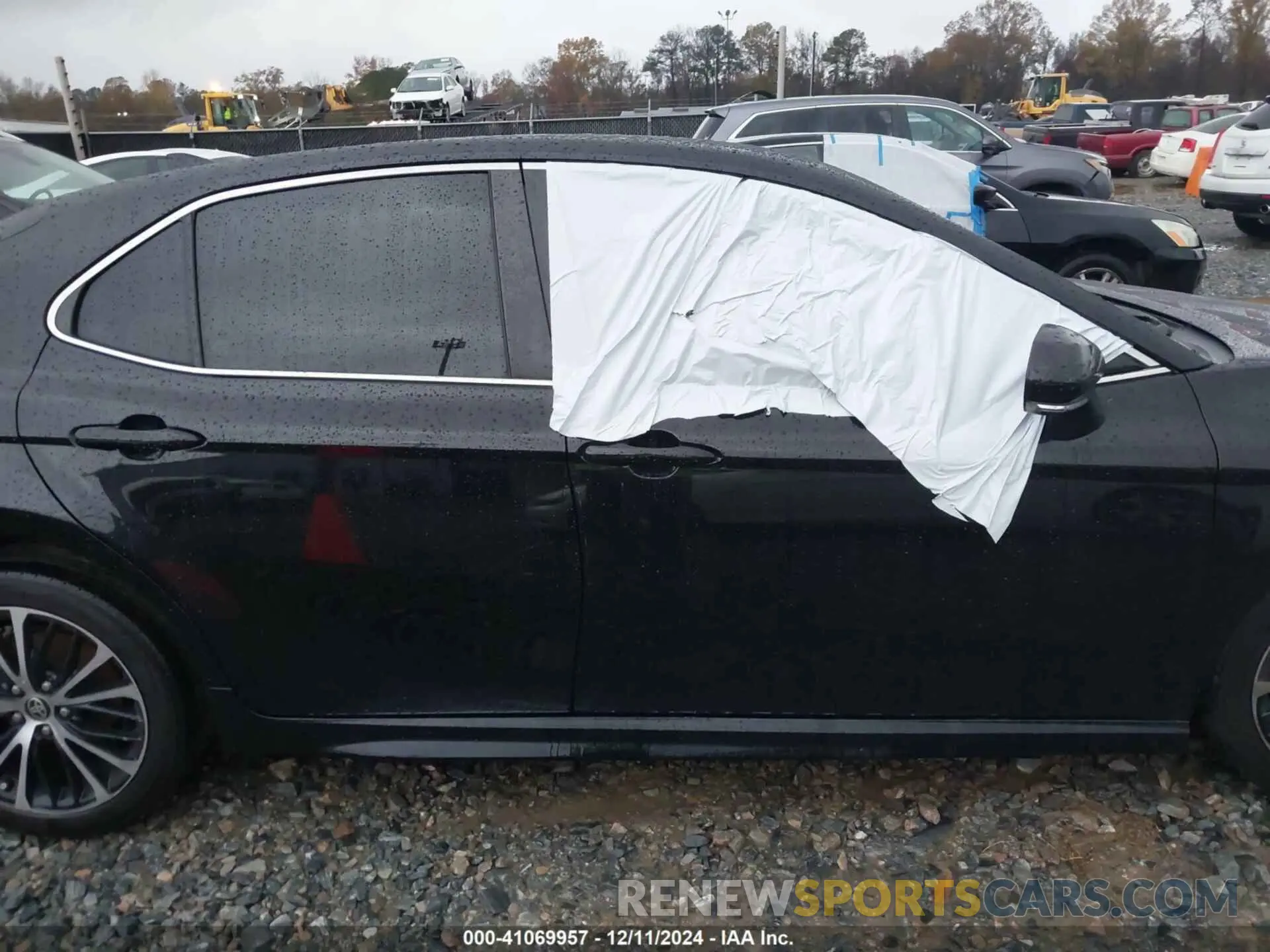 13 Фотография поврежденного автомобиля 4T1M11AK6LU946083 TOYOTA CAMRY 2020