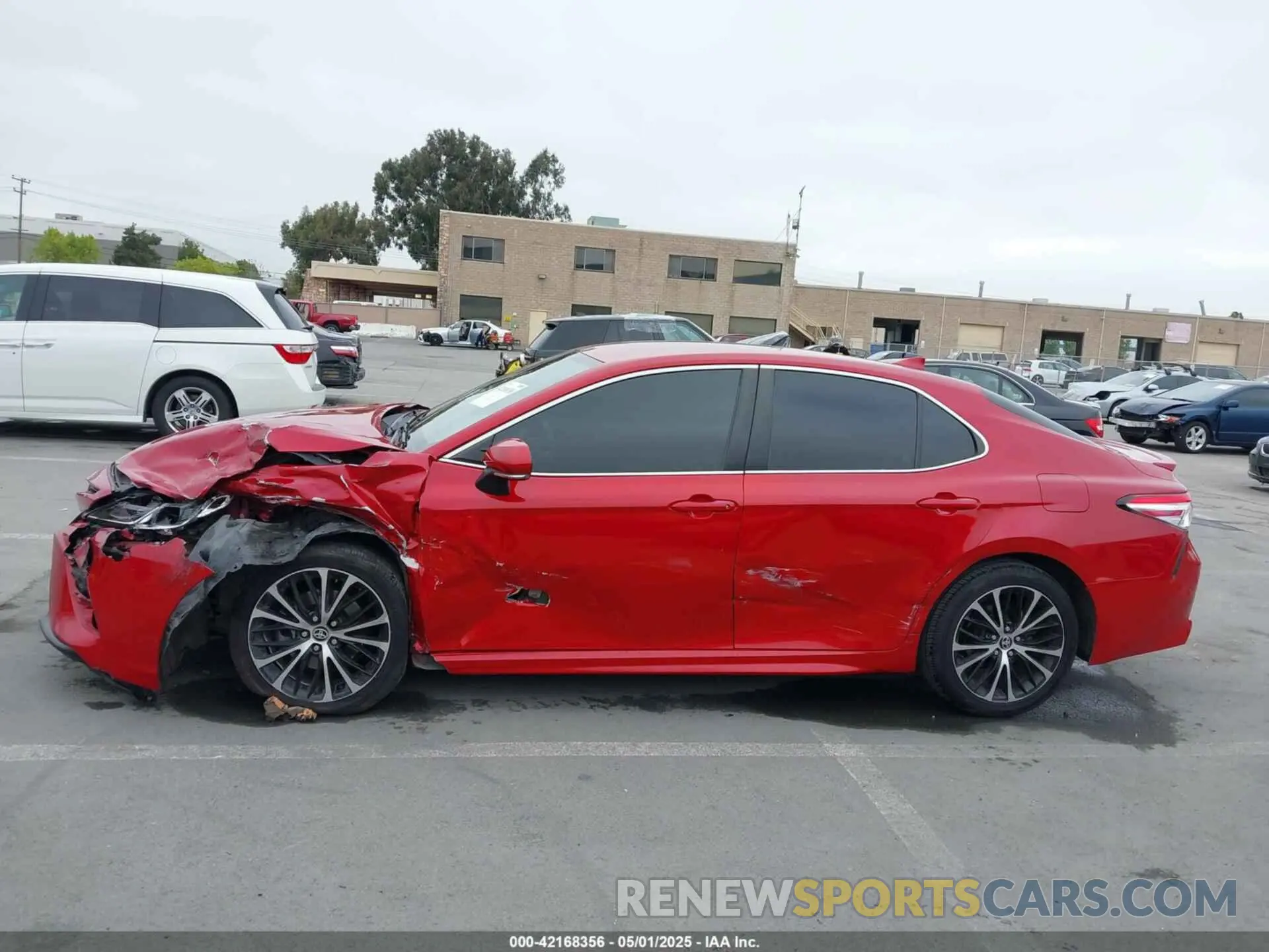 14 Photograph of a damaged car 4T1M11AK7LU382296 TOYOTA CAMRY 2020