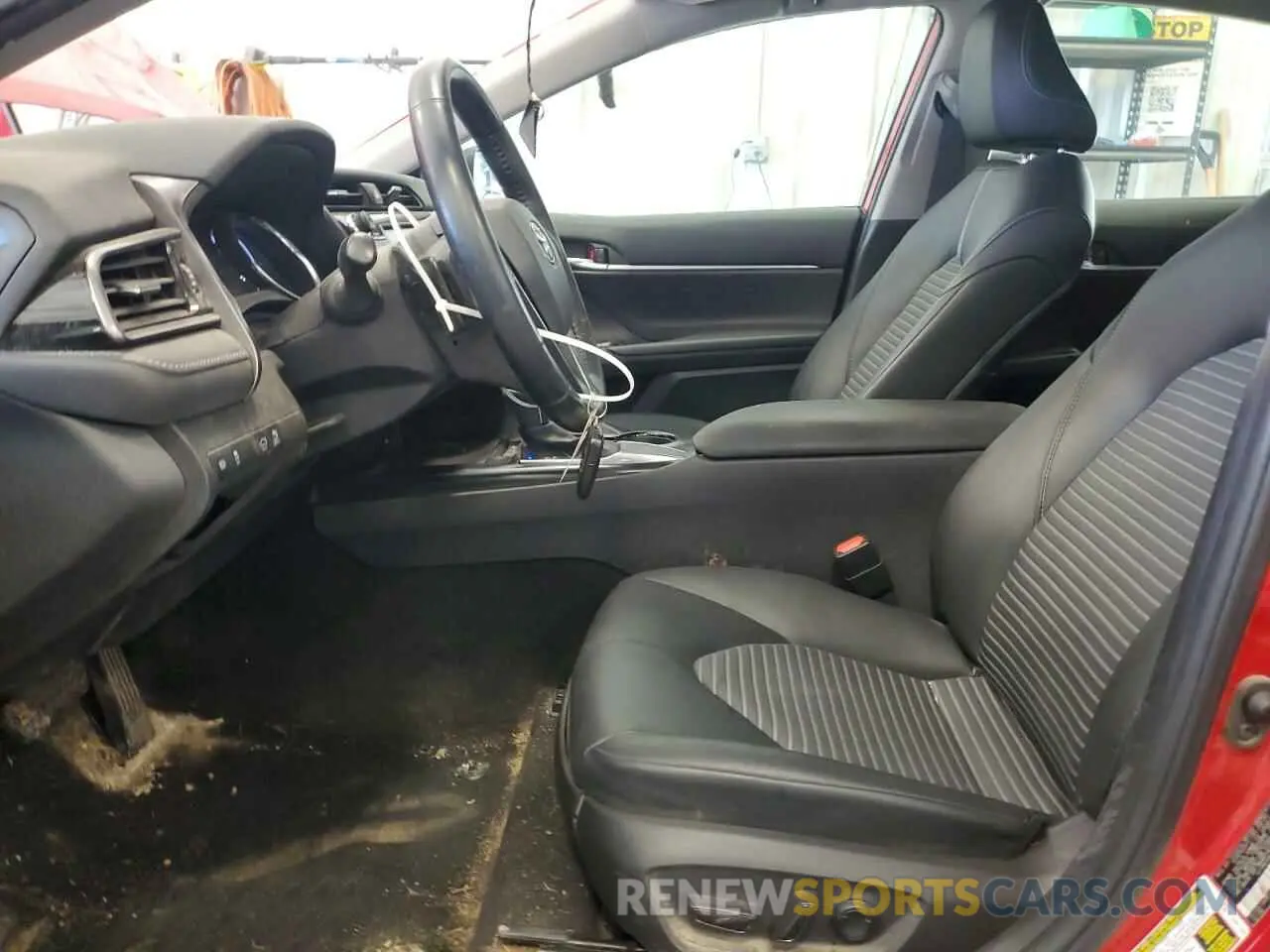 7 Photograph of a damaged car 4T1M11AK7LU385232 TOYOTA CAMRY 2020