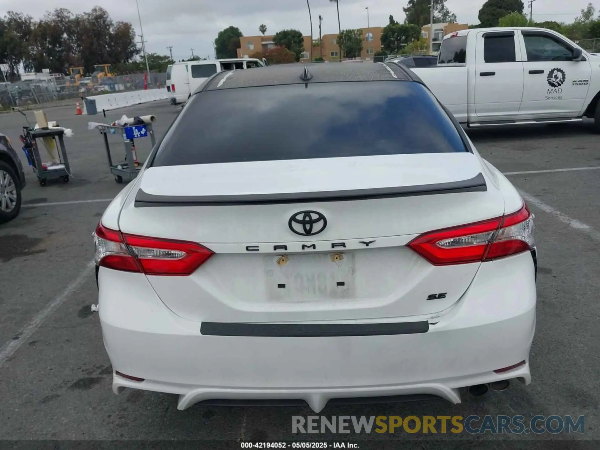 16 Фотография поврежденного автомобиля 4T1M11AK7LU396750 TOYOTA CAMRY 2020