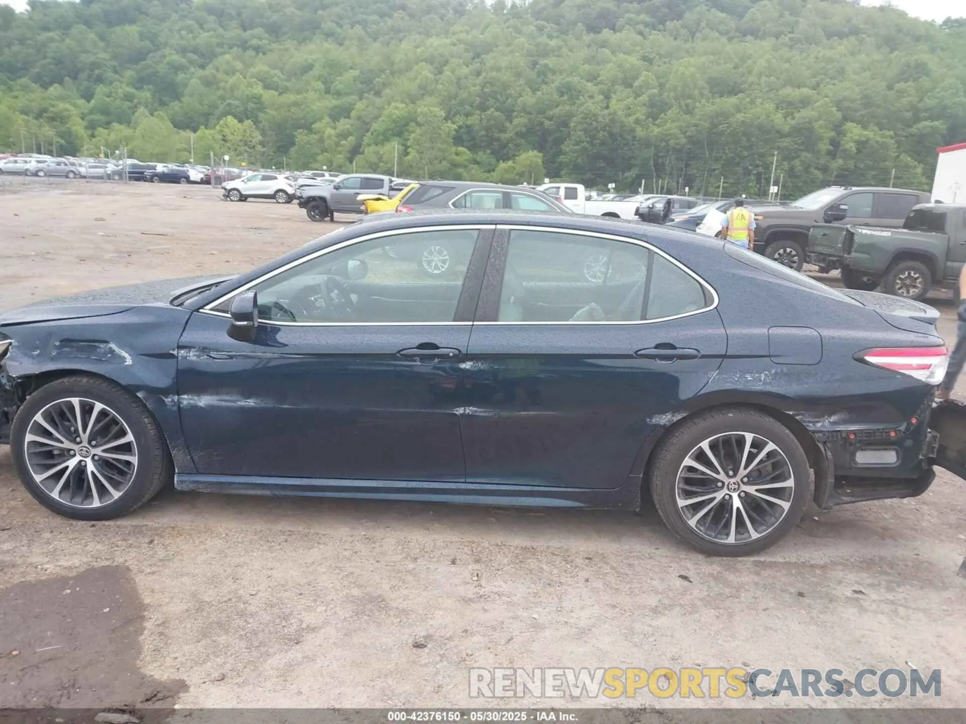 14 Фотография поврежденного автомобиля 4T1M11AK7LU510388 TOYOTA CAMRY 2020
