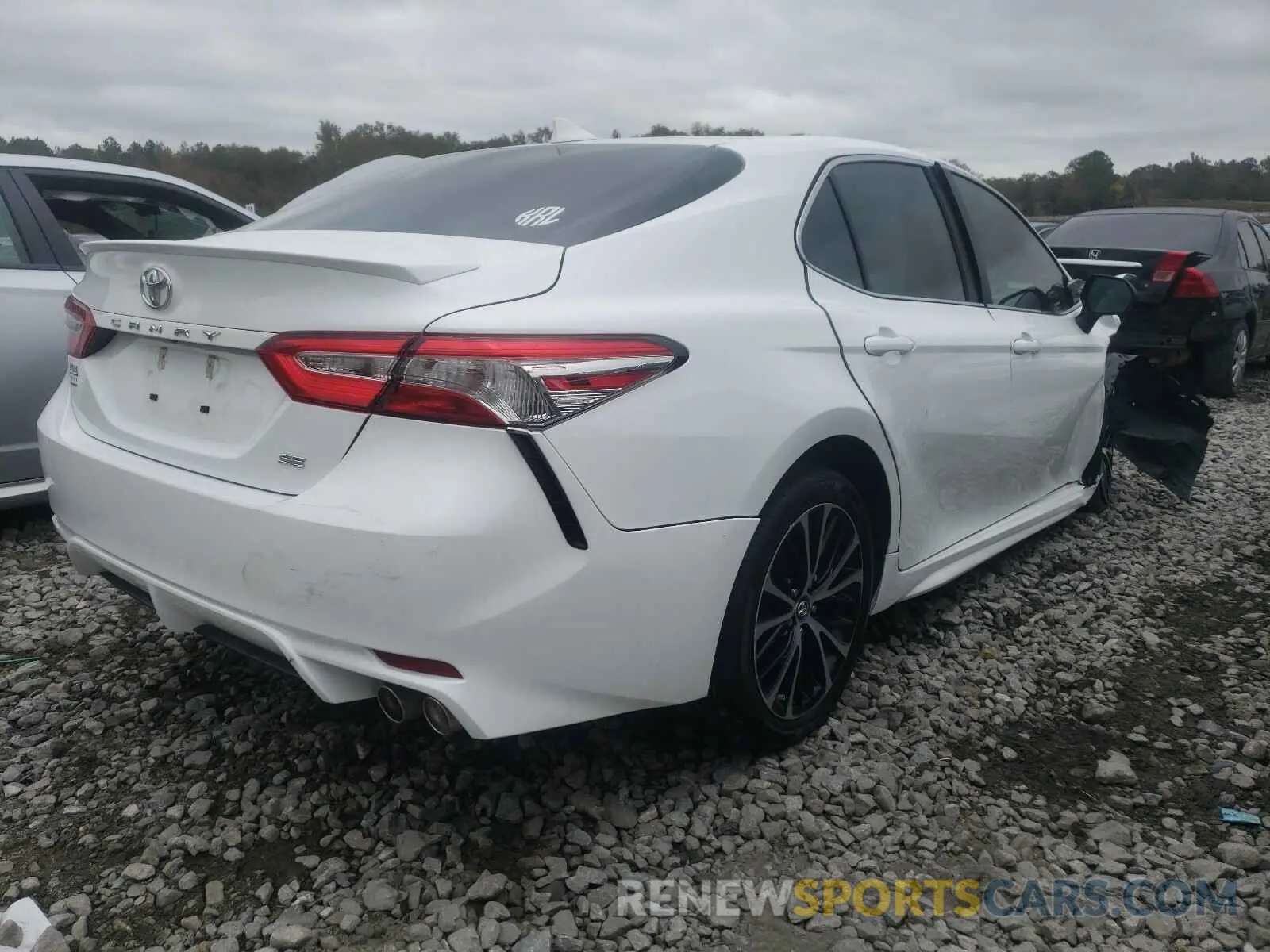 4 Photograph of a damaged car 4T1M11AK7LU868106 TOYOTA CAMRY 2020