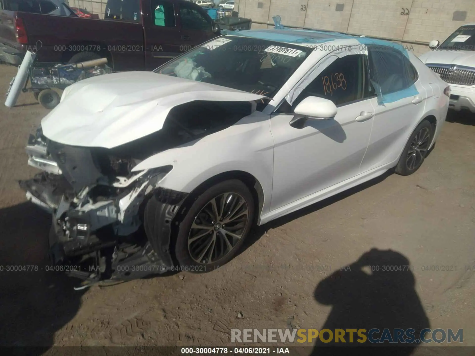 2 Photograph of a damaged car 4T1M11AK7LU911164 TOYOTA CAMRY 2020