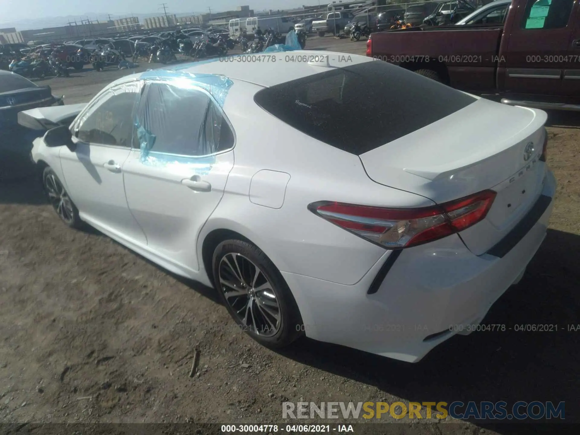 3 Photograph of a damaged car 4T1M11AK7LU911164 TOYOTA CAMRY 2020
