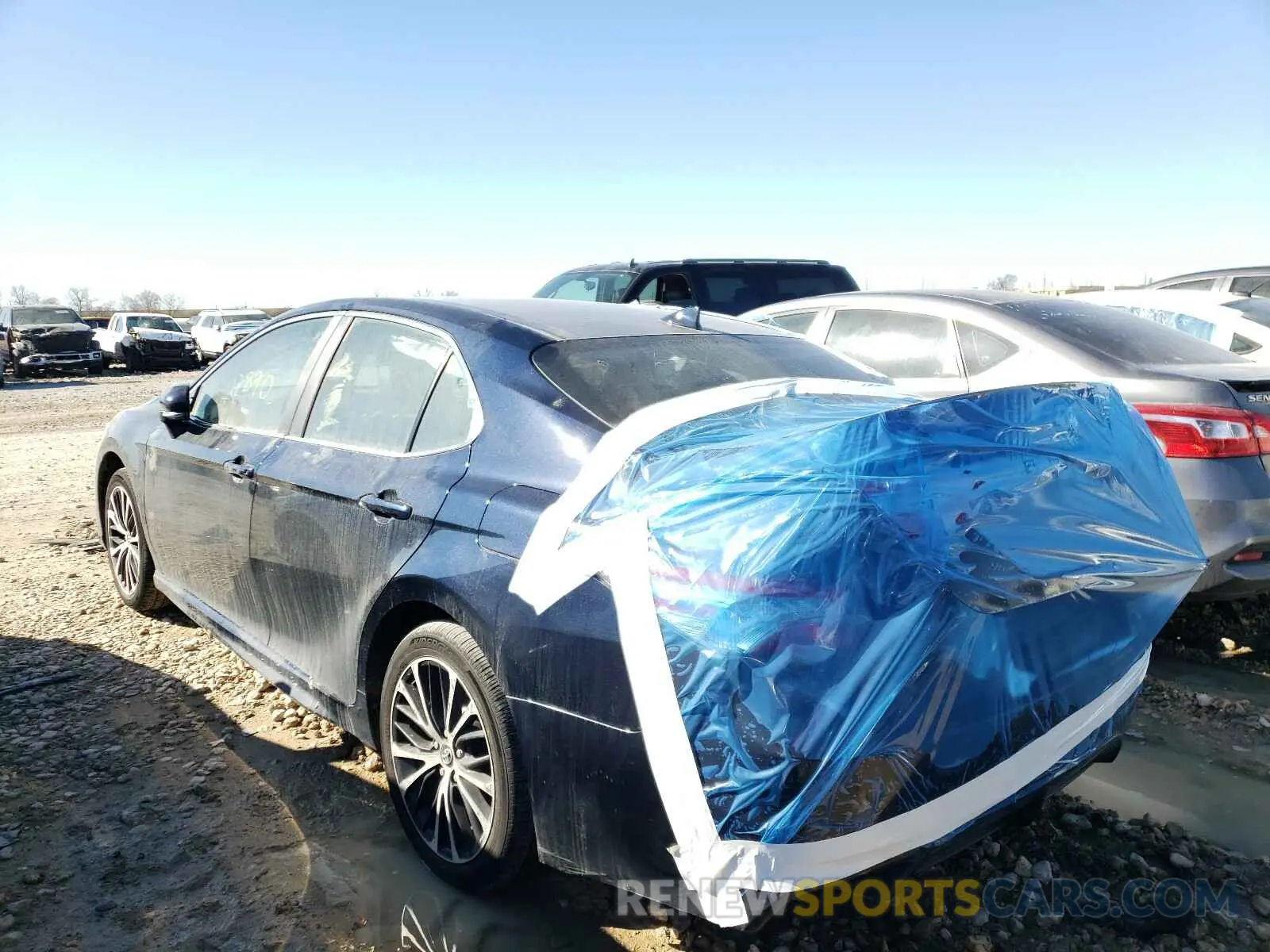 3 Photograph of a damaged car 4T1M11AK8LU925610 TOYOTA CAMRY 2020