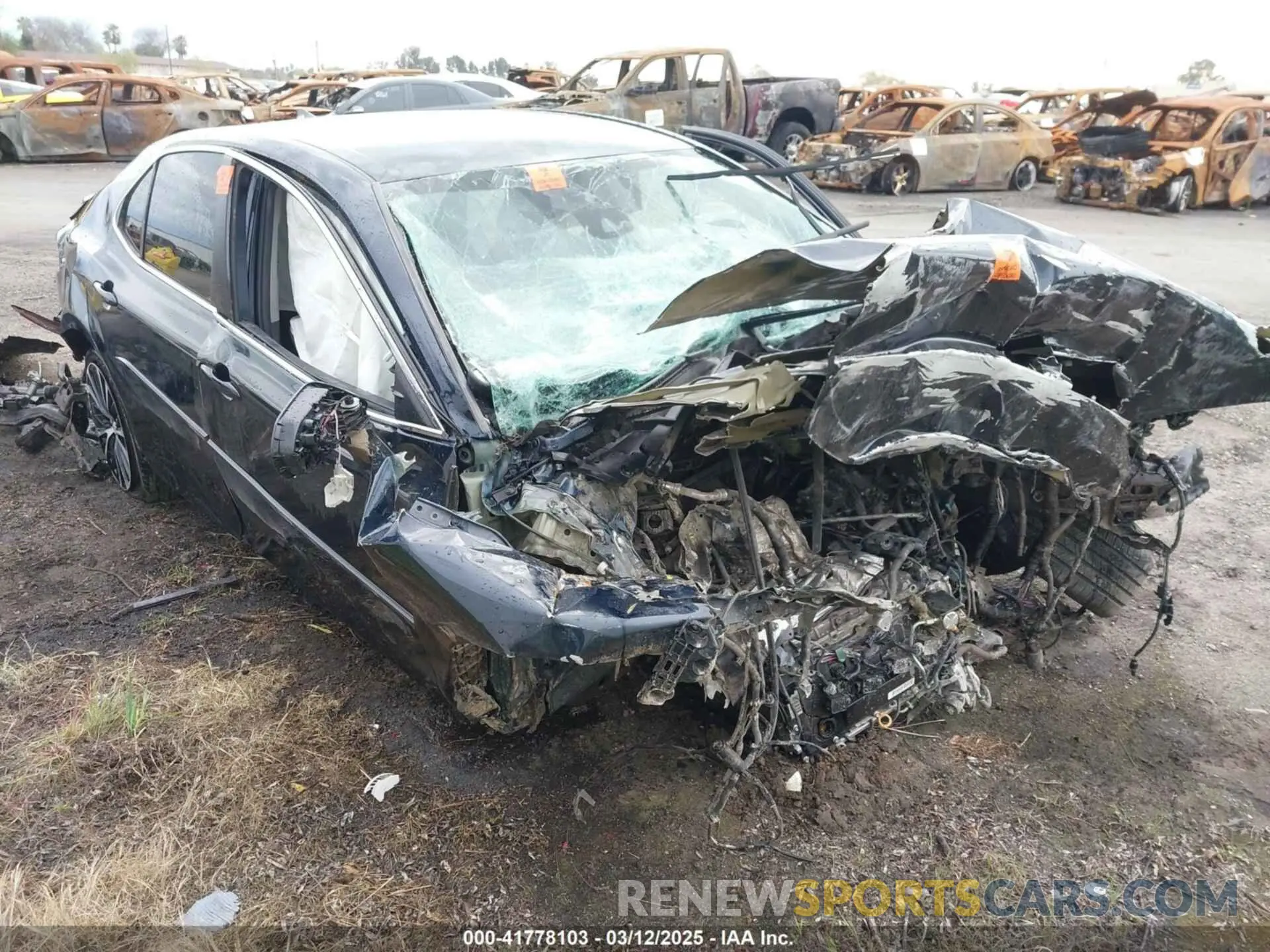 1 Photograph of a damaged car 4T1M11AK8LU937109 TOYOTA CAMRY 2020