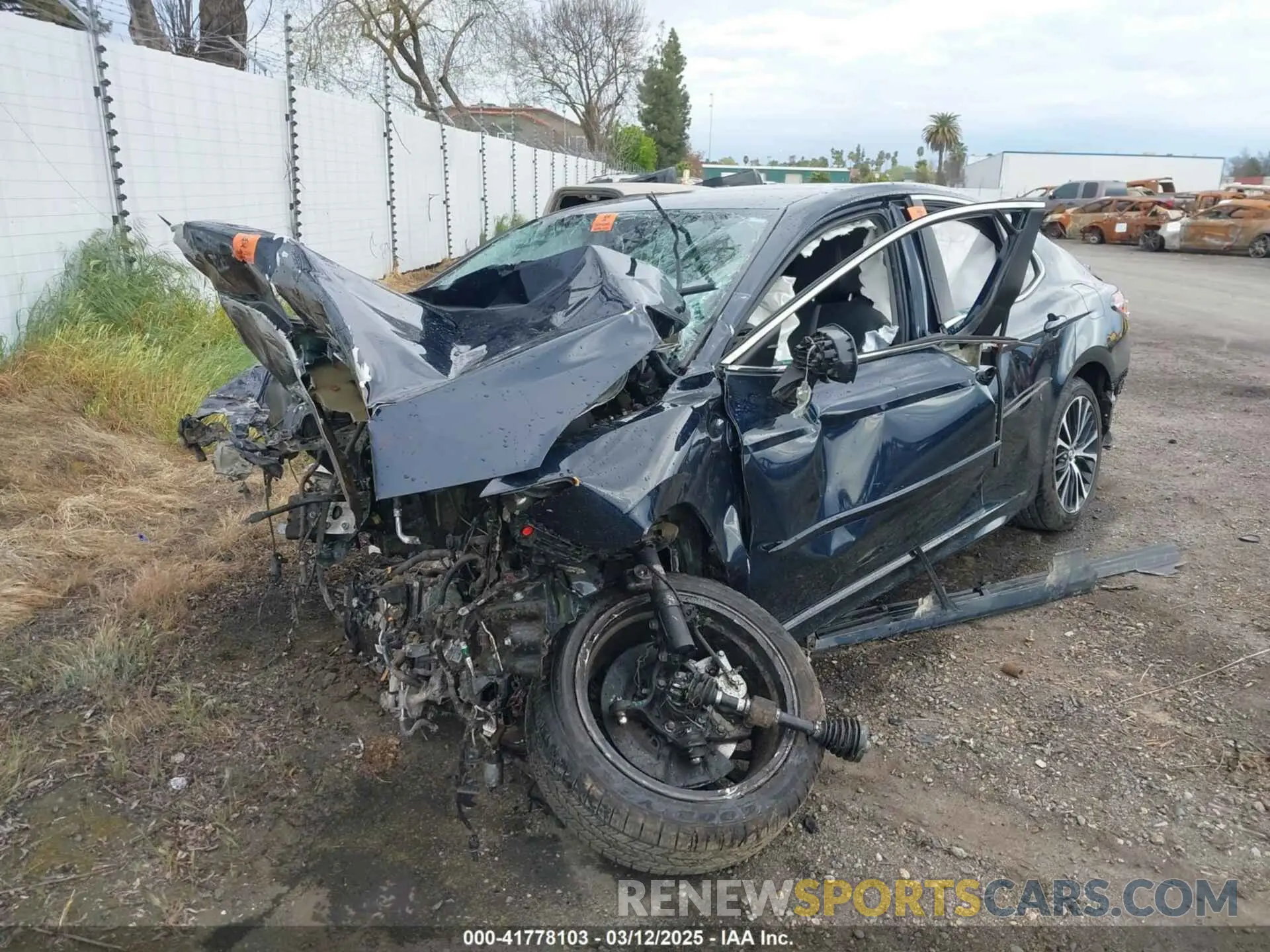 2 Photograph of a damaged car 4T1M11AK8LU937109 TOYOTA CAMRY 2020