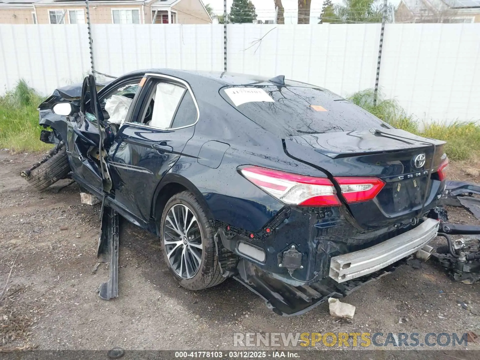 3 Photograph of a damaged car 4T1M11AK8LU937109 TOYOTA CAMRY 2020