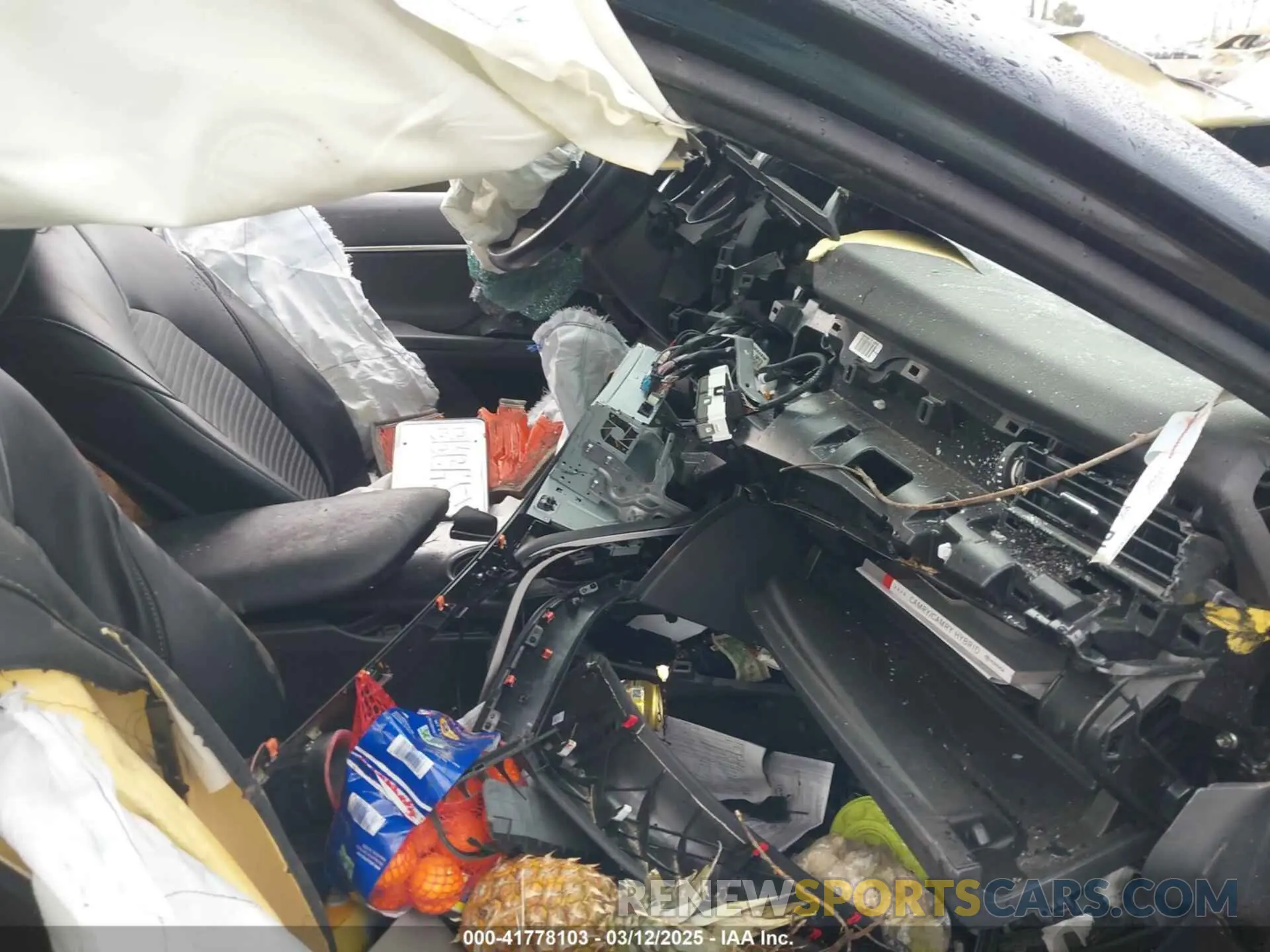 5 Photograph of a damaged car 4T1M11AK8LU937109 TOYOTA CAMRY 2020