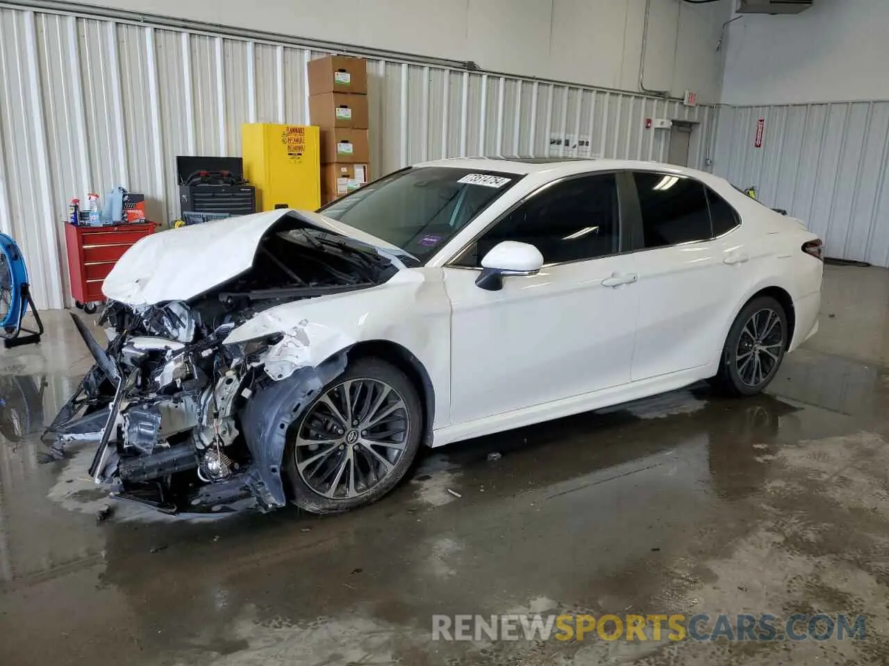 1 Photograph of a damaged car 4T1M11AK9LU898871 TOYOTA CAMRY 2020
