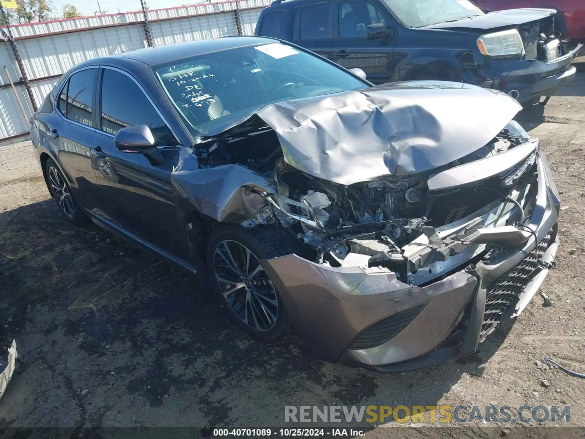 1 Photograph of a damaged car 4T1M11AK9LU975884 TOYOTA CAMRY 2020