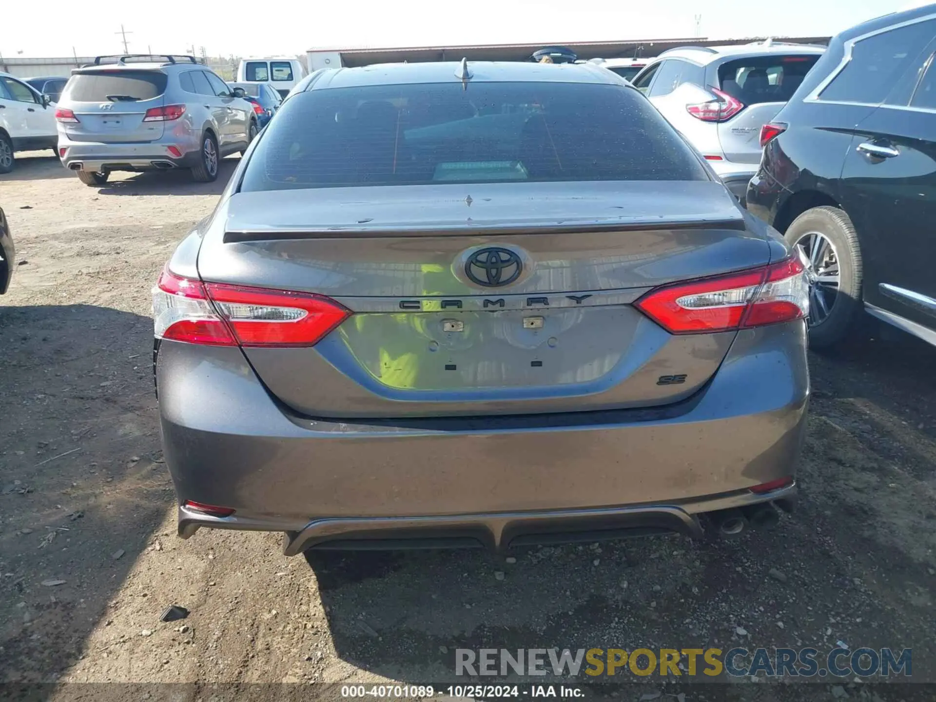 16 Photograph of a damaged car 4T1M11AK9LU975884 TOYOTA CAMRY 2020