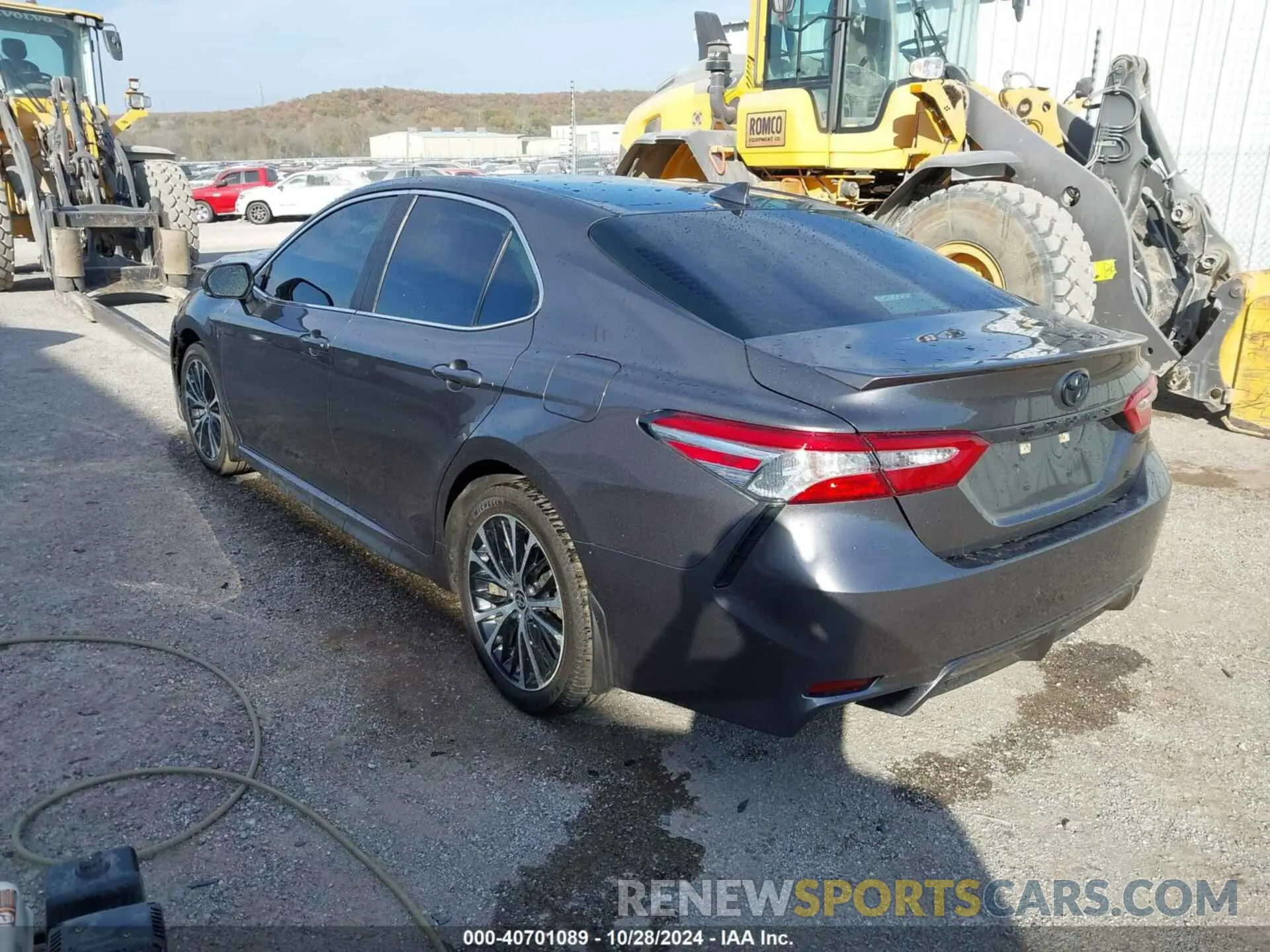 3 Photograph of a damaged car 4T1M11AK9LU975884 TOYOTA CAMRY 2020