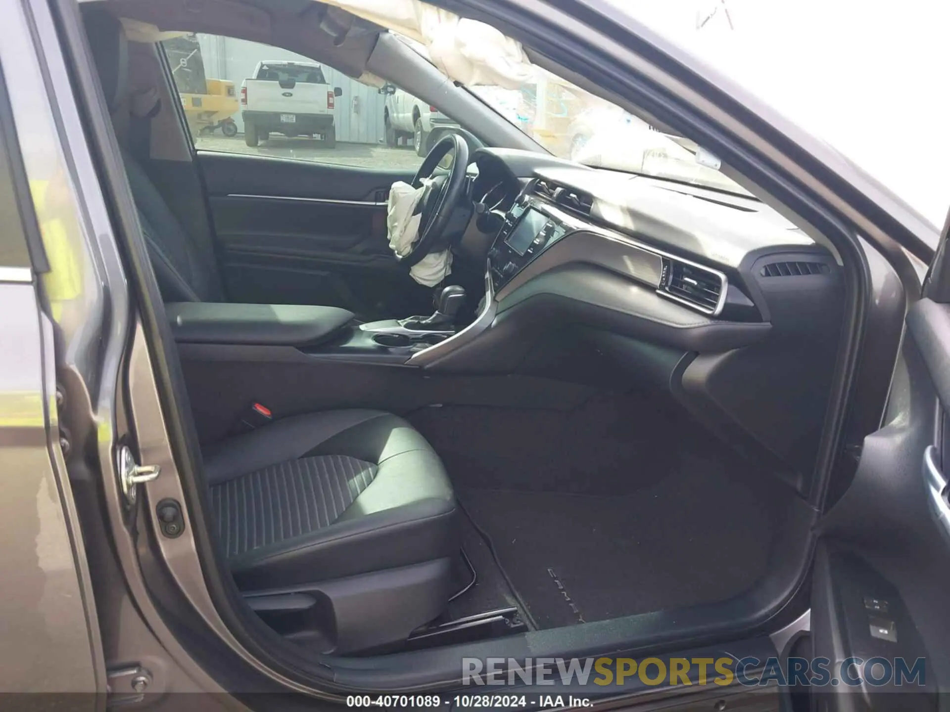5 Photograph of a damaged car 4T1M11AK9LU975884 TOYOTA CAMRY 2020