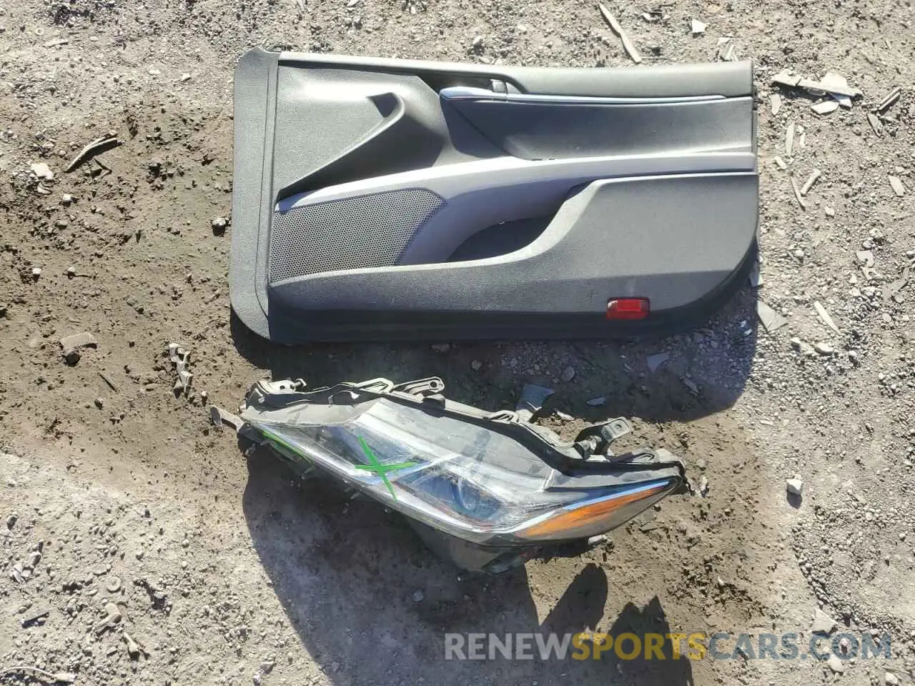 12 Photograph of a damaged car 4T1M11AKXLU308290 TOYOTA CAMRY 2020