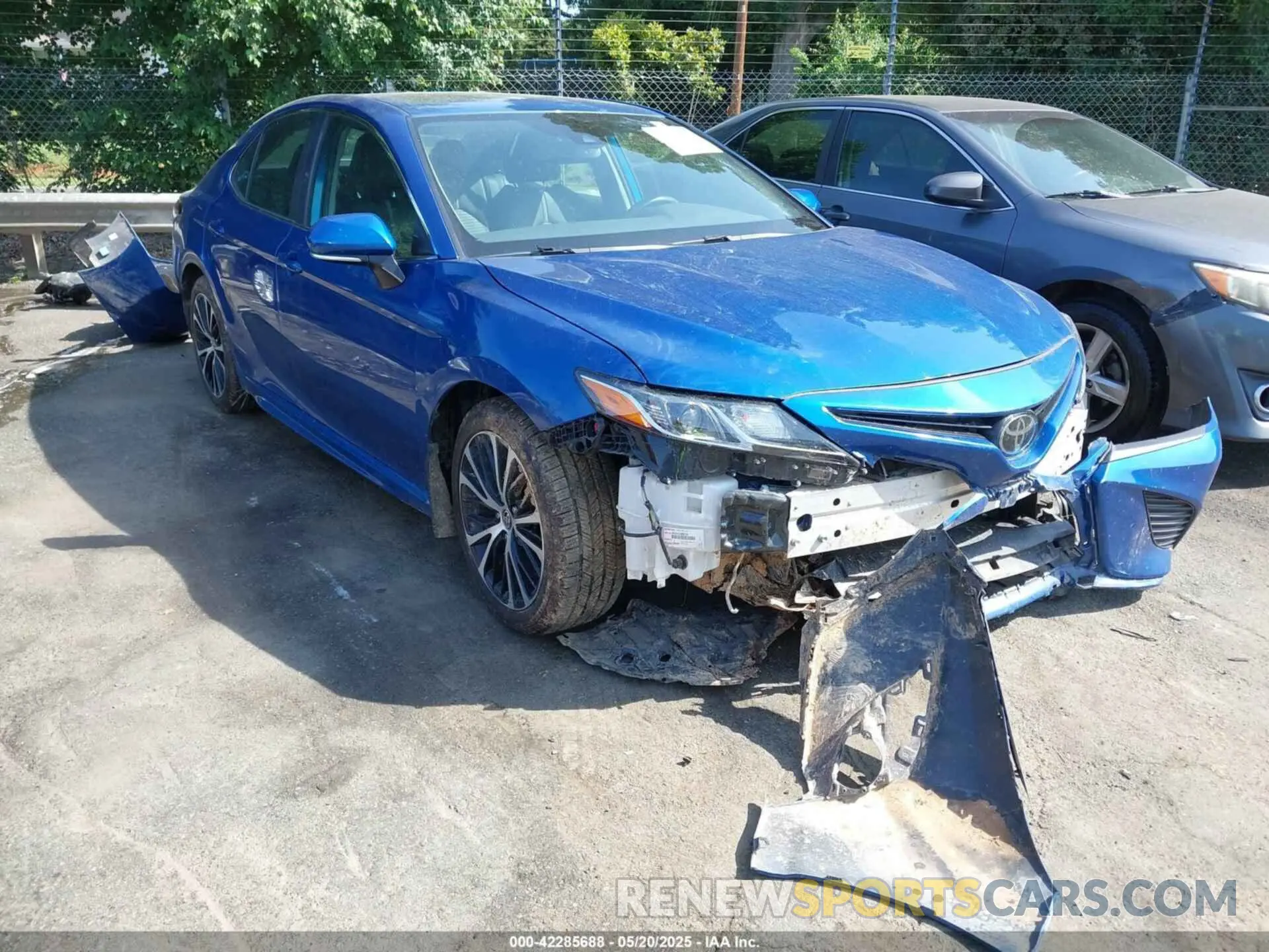 1 Photograph of a damaged car 4T1M11AKXLU394541 TOYOTA CAMRY 2020