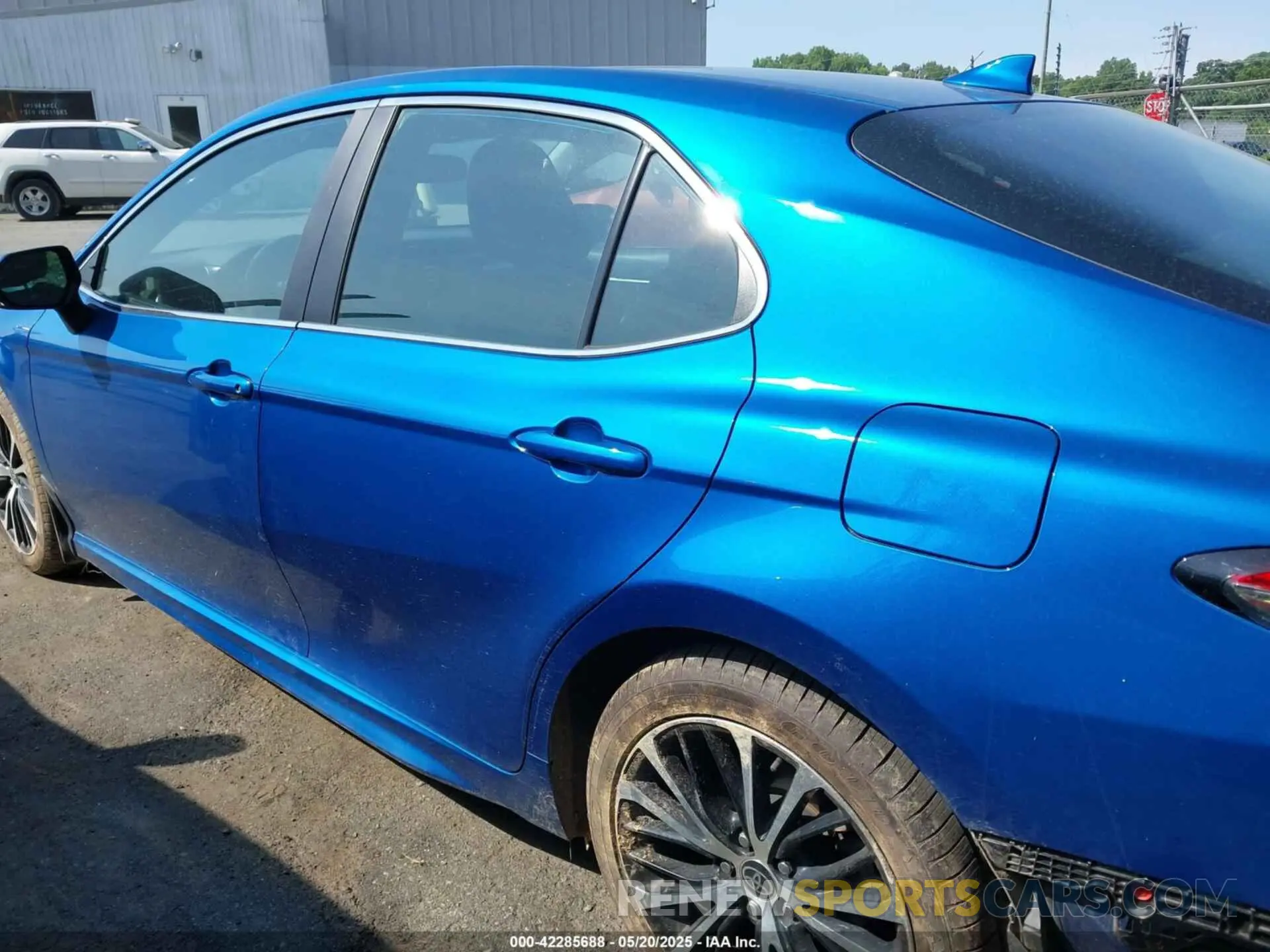 14 Photograph of a damaged car 4T1M11AKXLU394541 TOYOTA CAMRY 2020