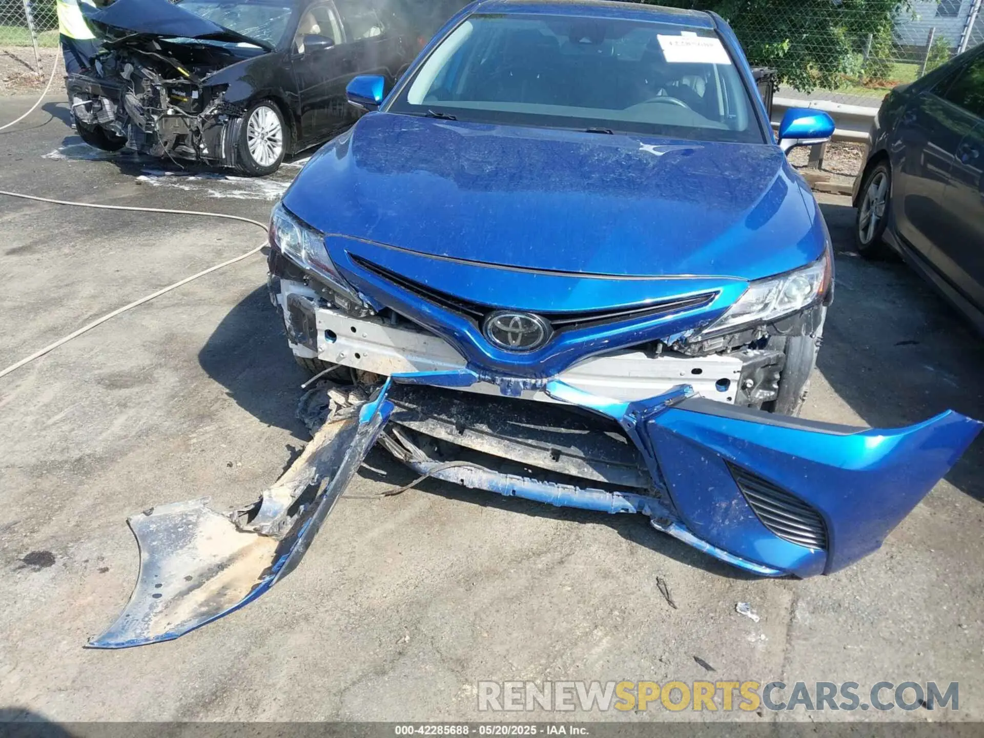 6 Photograph of a damaged car 4T1M11AKXLU394541 TOYOTA CAMRY 2020