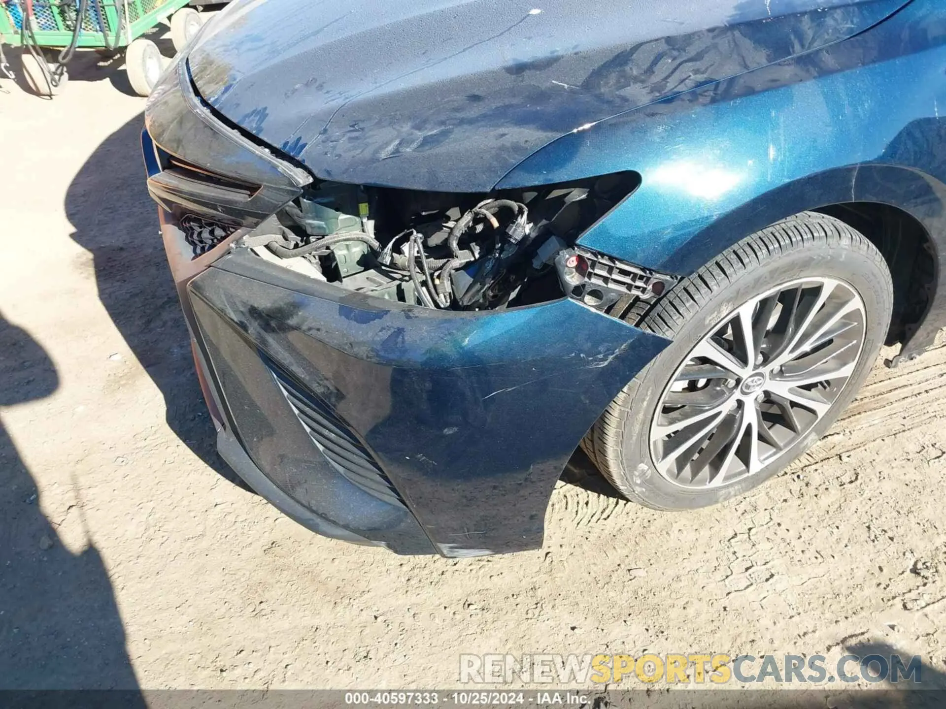 18 Фотография поврежденного автомобиля 4T1M11AKXLU861747 TOYOTA CAMRY 2020