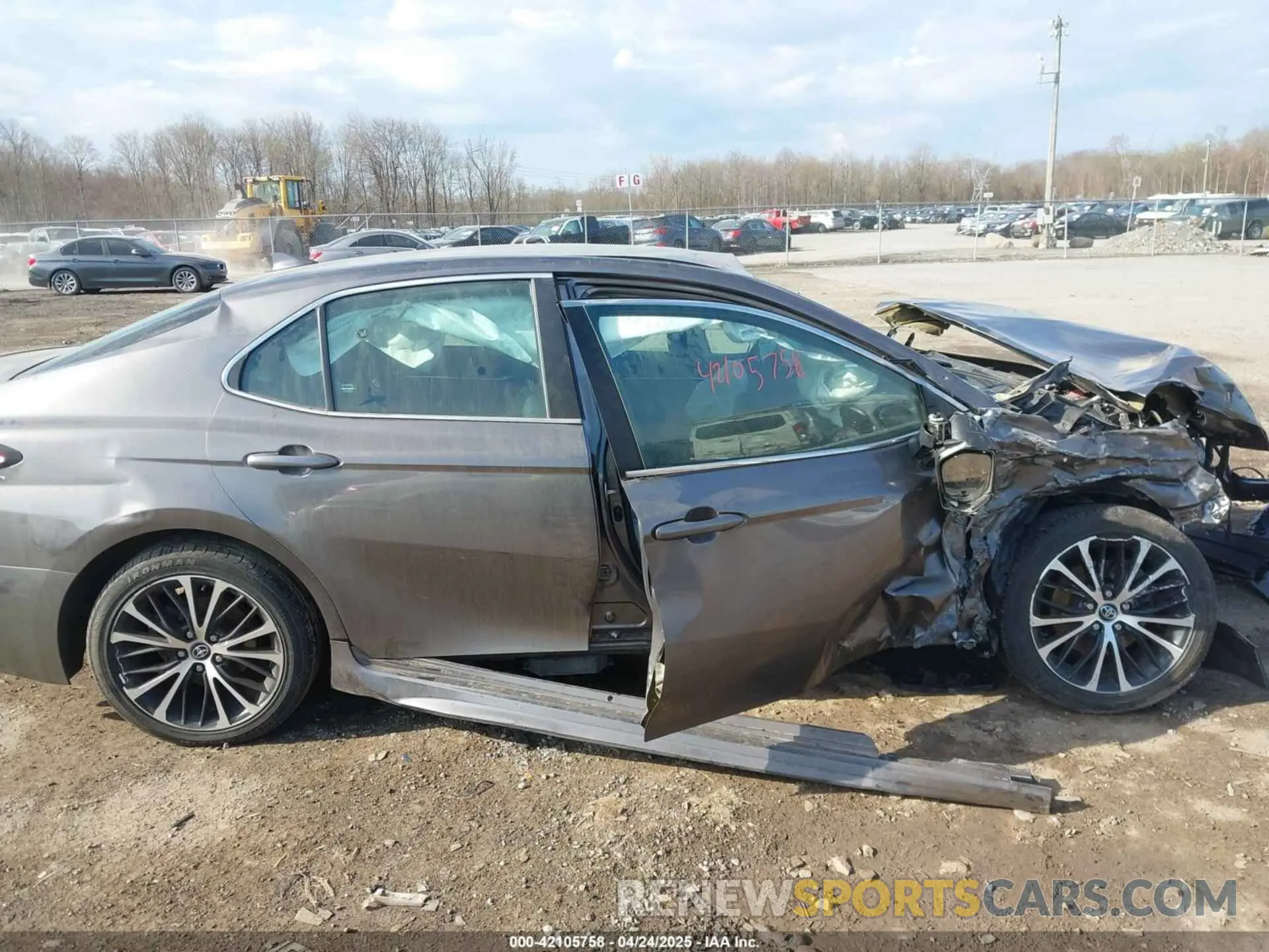 12 Photograph of a damaged car 4T1M11AKXLU883991 TOYOTA CAMRY 2020