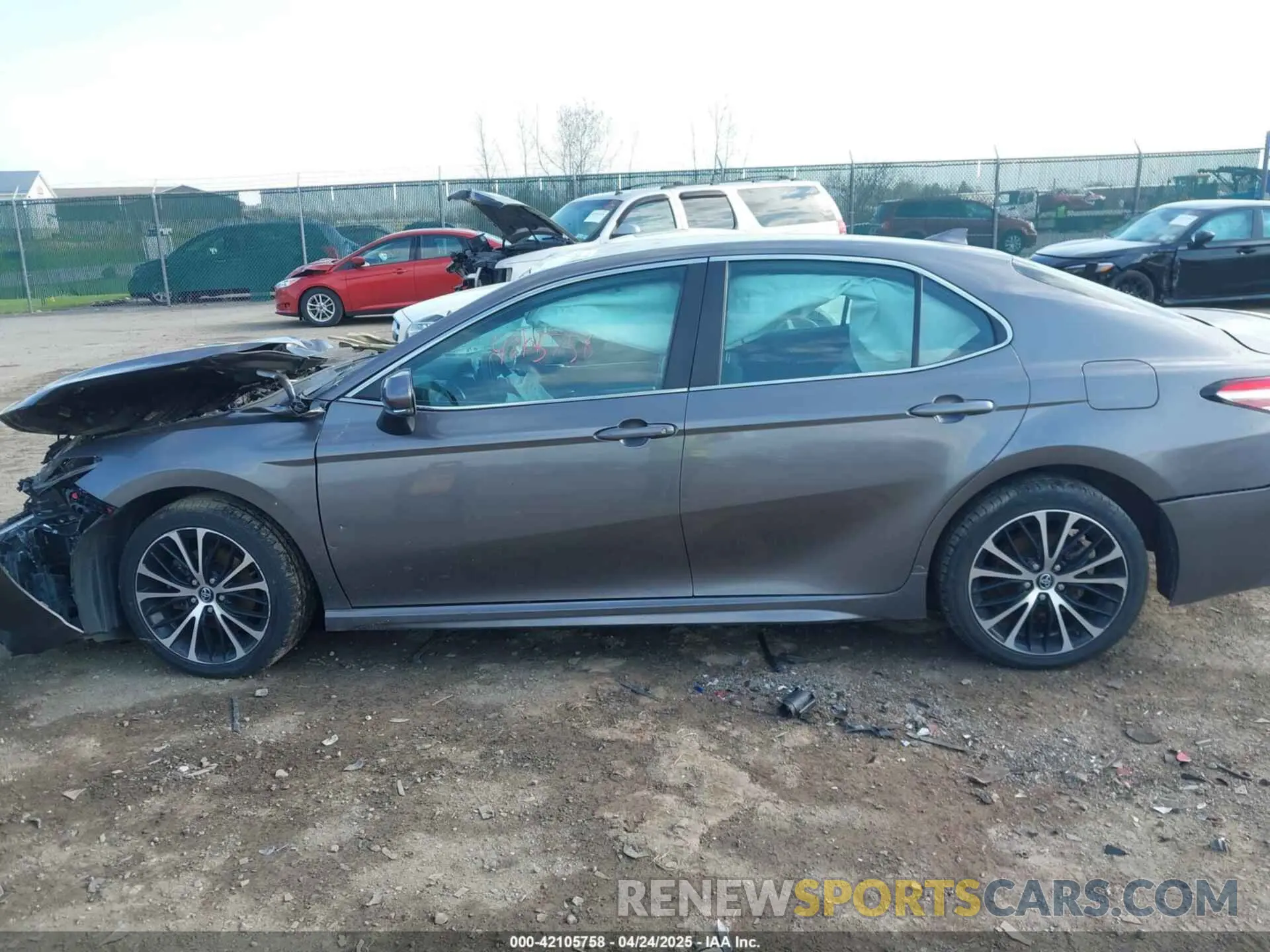 13 Photograph of a damaged car 4T1M11AKXLU883991 TOYOTA CAMRY 2020