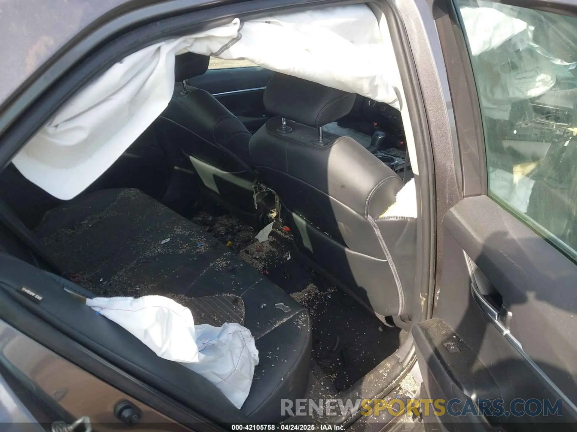 8 Photograph of a damaged car 4T1M11AKXLU883991 TOYOTA CAMRY 2020