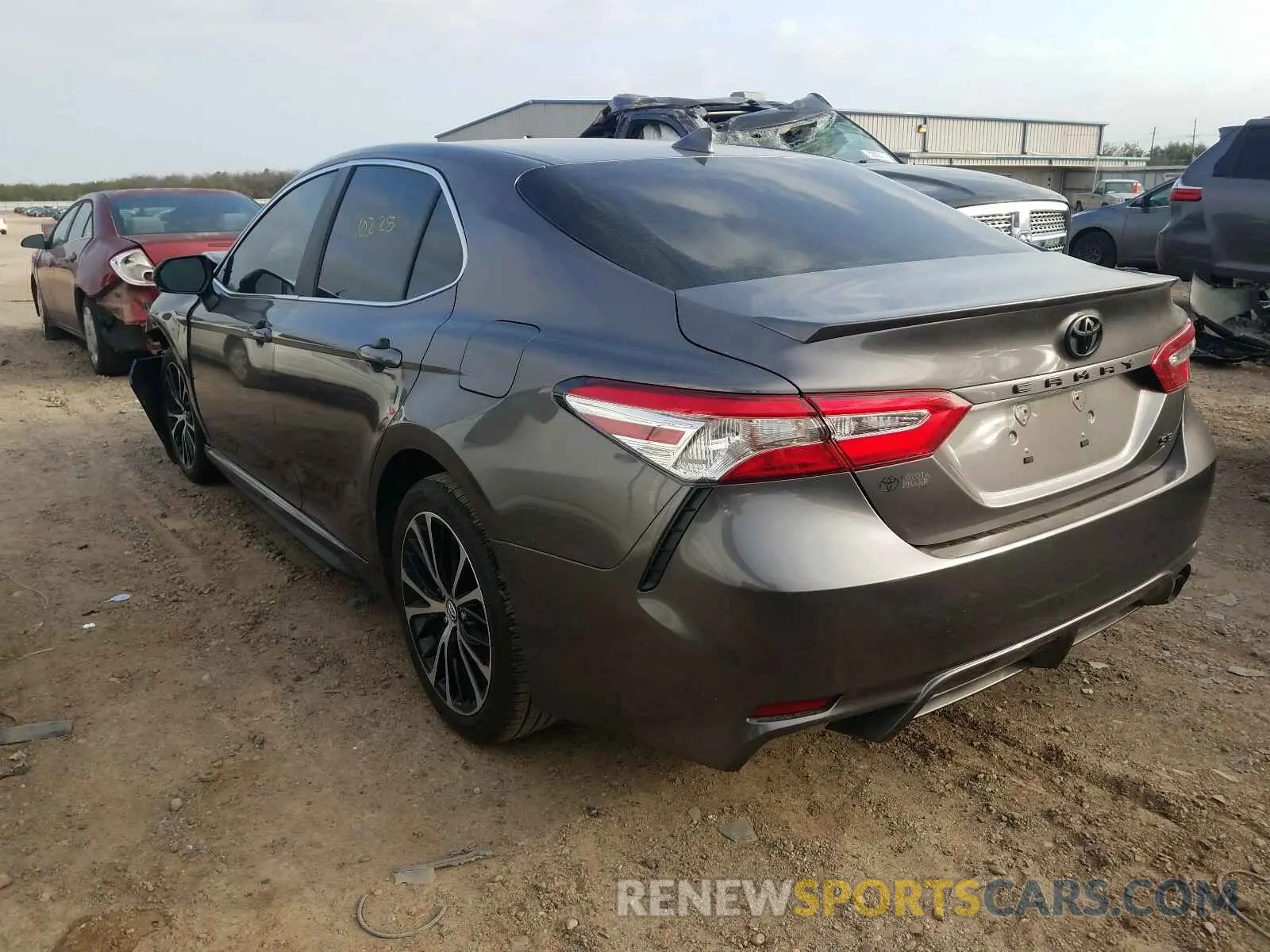 3 Photograph of a damaged car 4T1M11AKXLU925558 TOYOTA CAMRY 2020