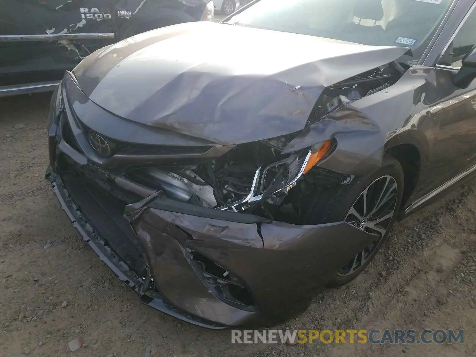 9 Photograph of a damaged car 4T1M11AKXLU925558 TOYOTA CAMRY 2020
