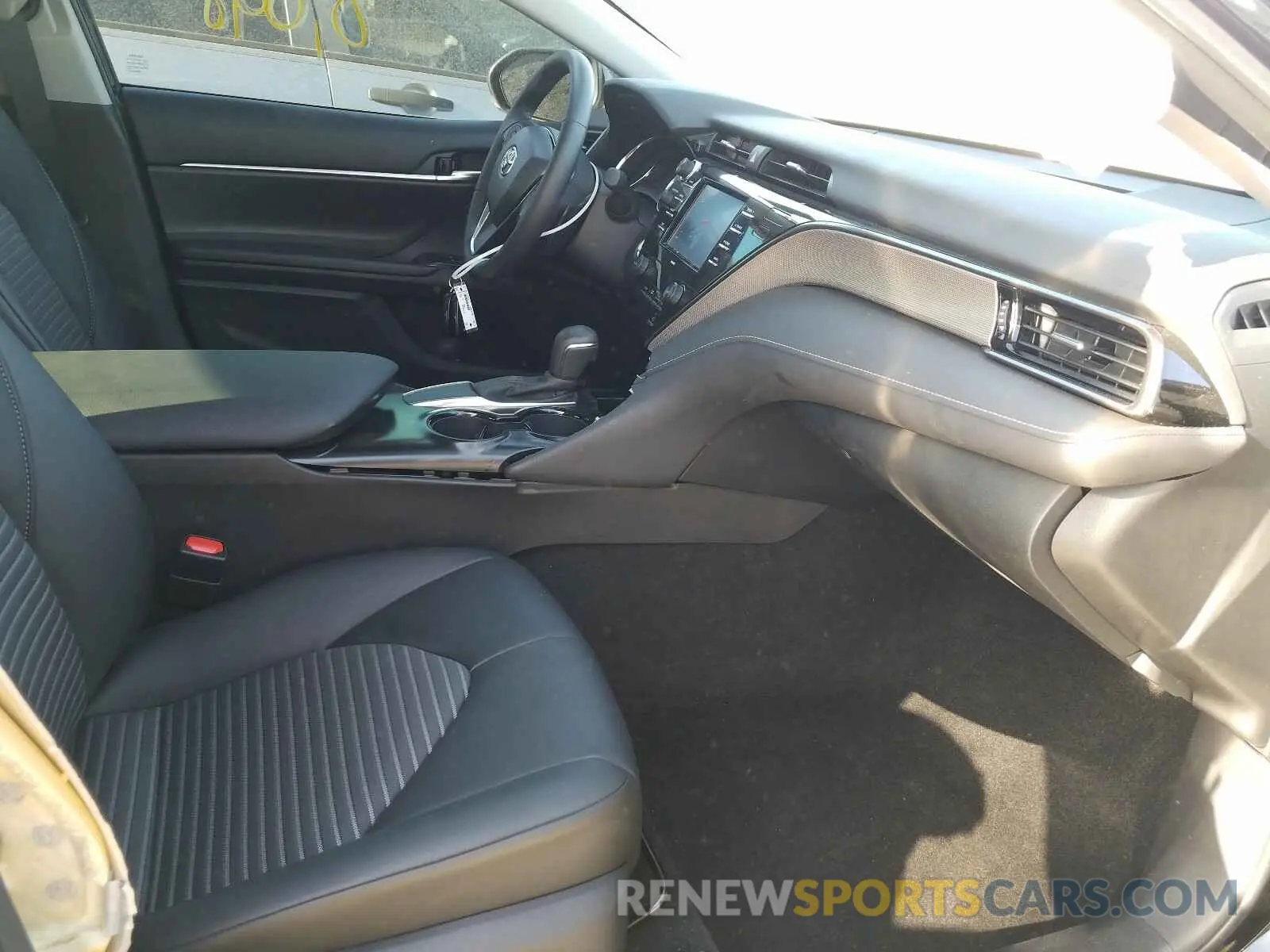 5 Photograph of a damaged car 4T1M11AKXLU930615 TOYOTA CAMRY 2020