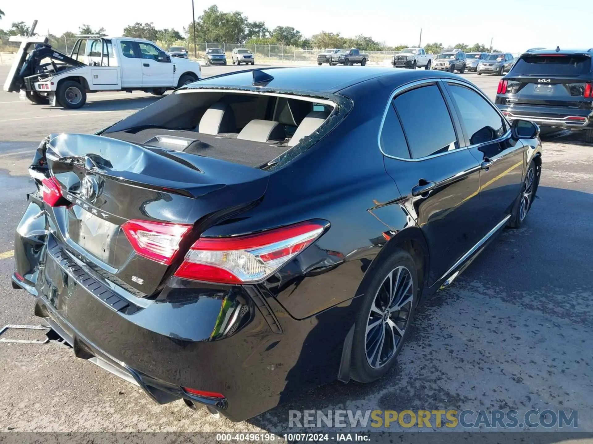 4 Photograph of a damaged car 4T1M11AKXLU990586 TOYOTA CAMRY 2020