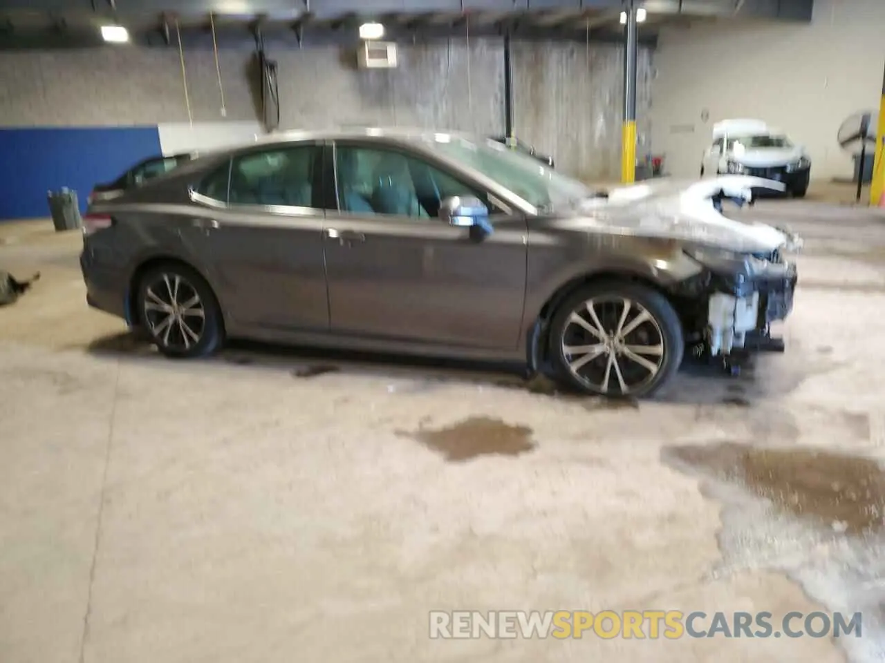 4 Photograph of a damaged car 4T1M11BK2LU007740 TOYOTA CAMRY 2020