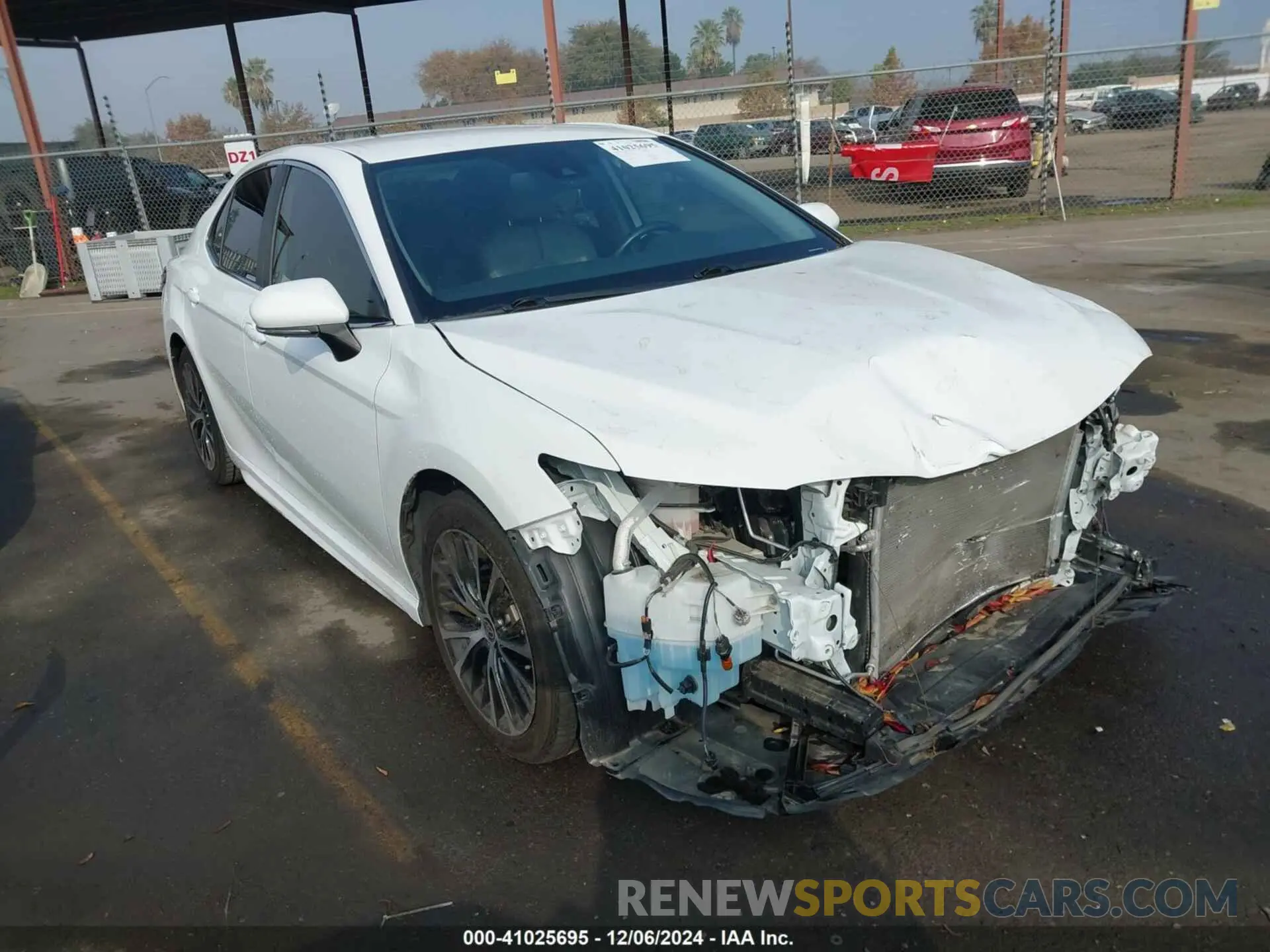 1 Photograph of a damaged car 4T1M11BK2LU019032 TOYOTA CAMRY 2020