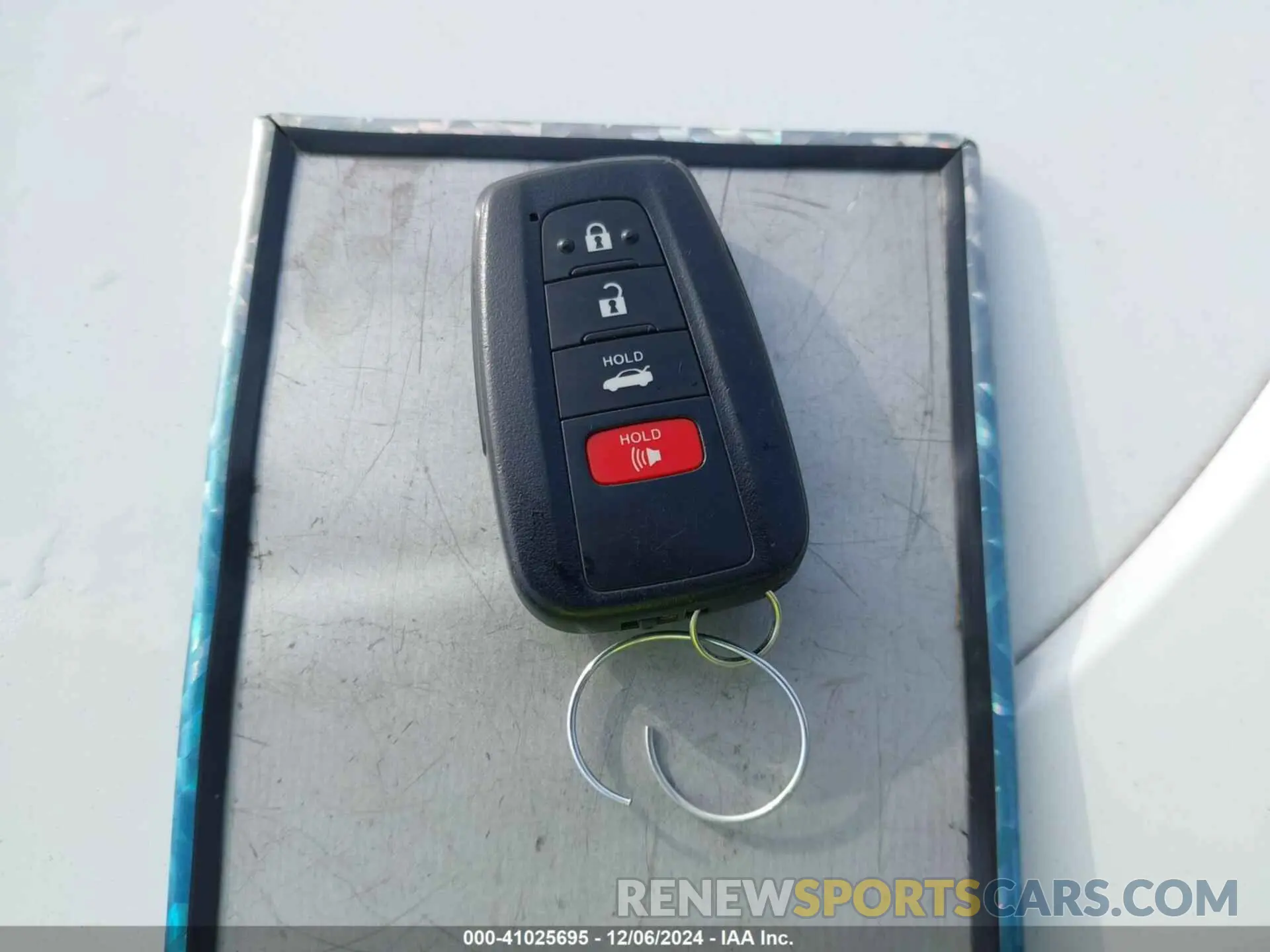 11 Photograph of a damaged car 4T1M11BK2LU019032 TOYOTA CAMRY 2020