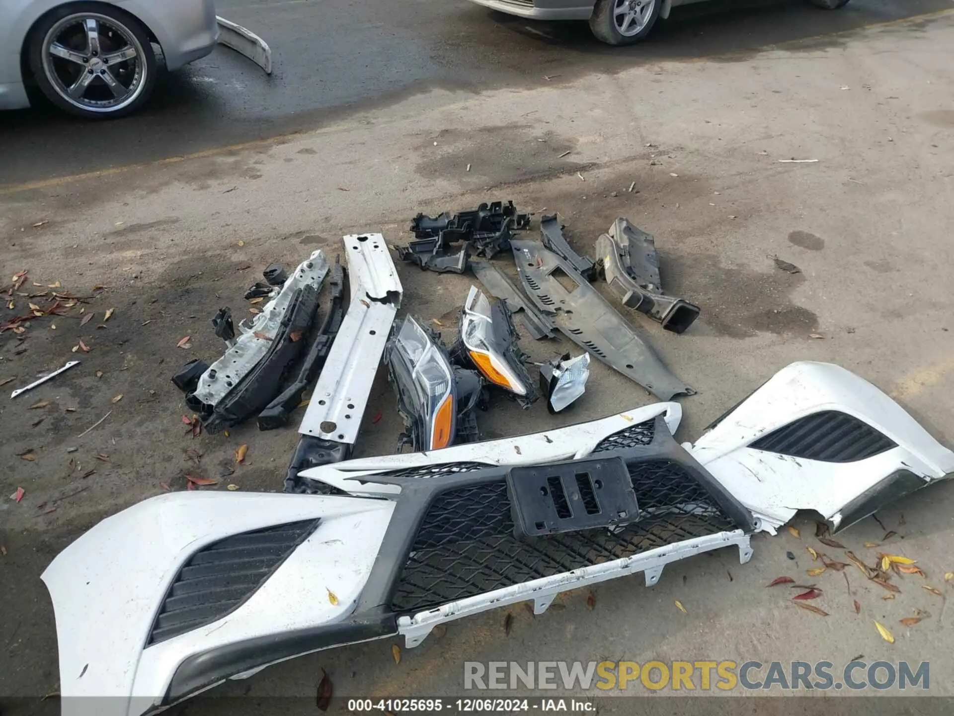 12 Photograph of a damaged car 4T1M11BK2LU019032 TOYOTA CAMRY 2020