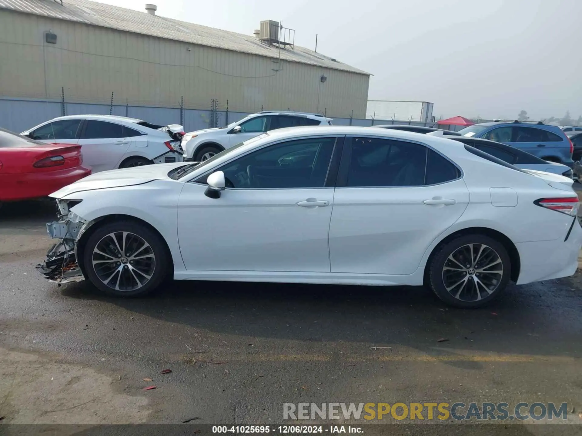 15 Photograph of a damaged car 4T1M11BK2LU019032 TOYOTA CAMRY 2020