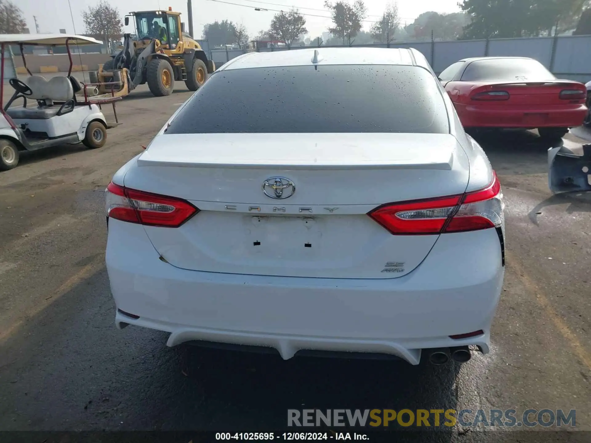 17 Photograph of a damaged car 4T1M11BK2LU019032 TOYOTA CAMRY 2020