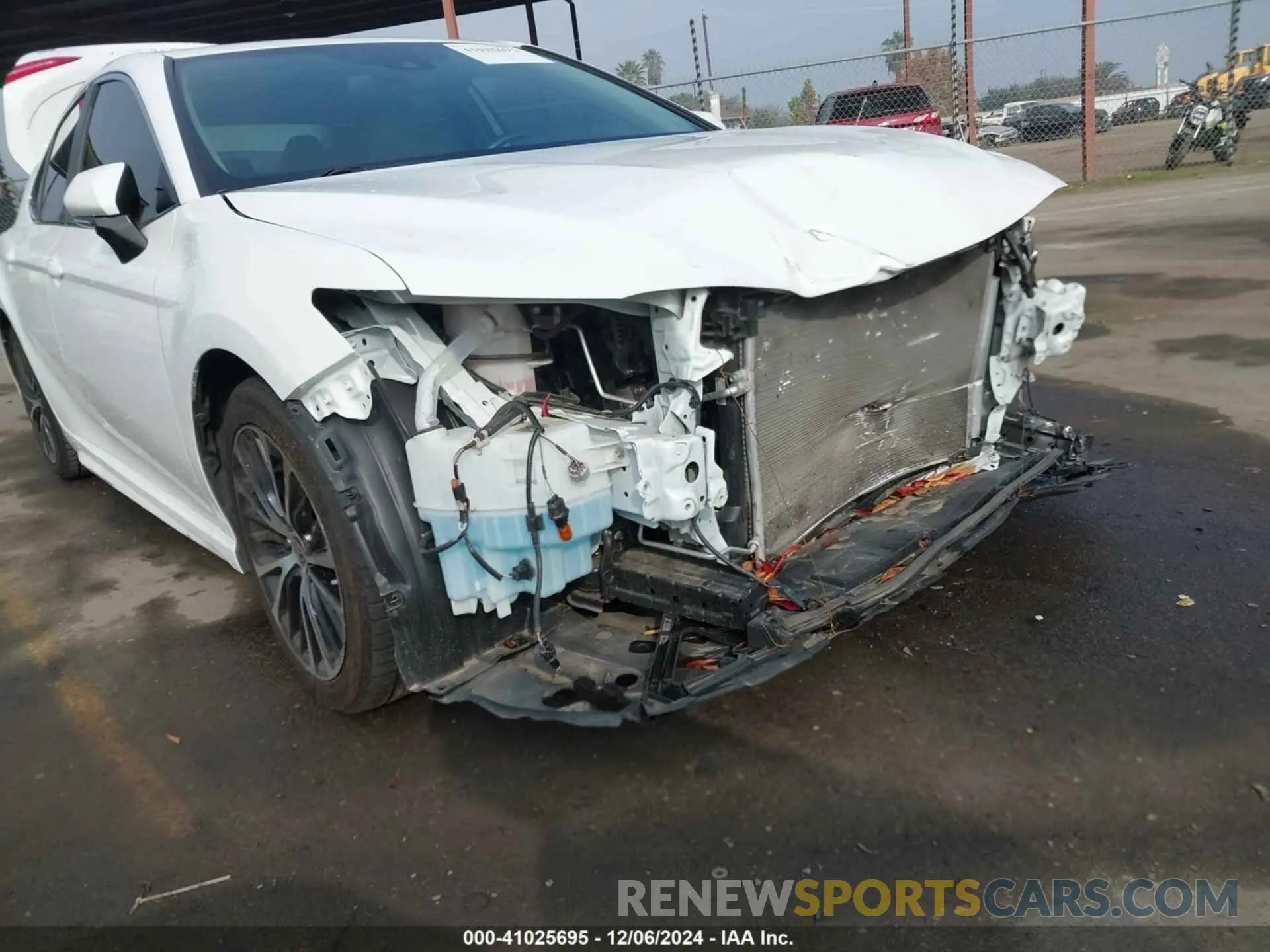 22 Photograph of a damaged car 4T1M11BK2LU019032 TOYOTA CAMRY 2020