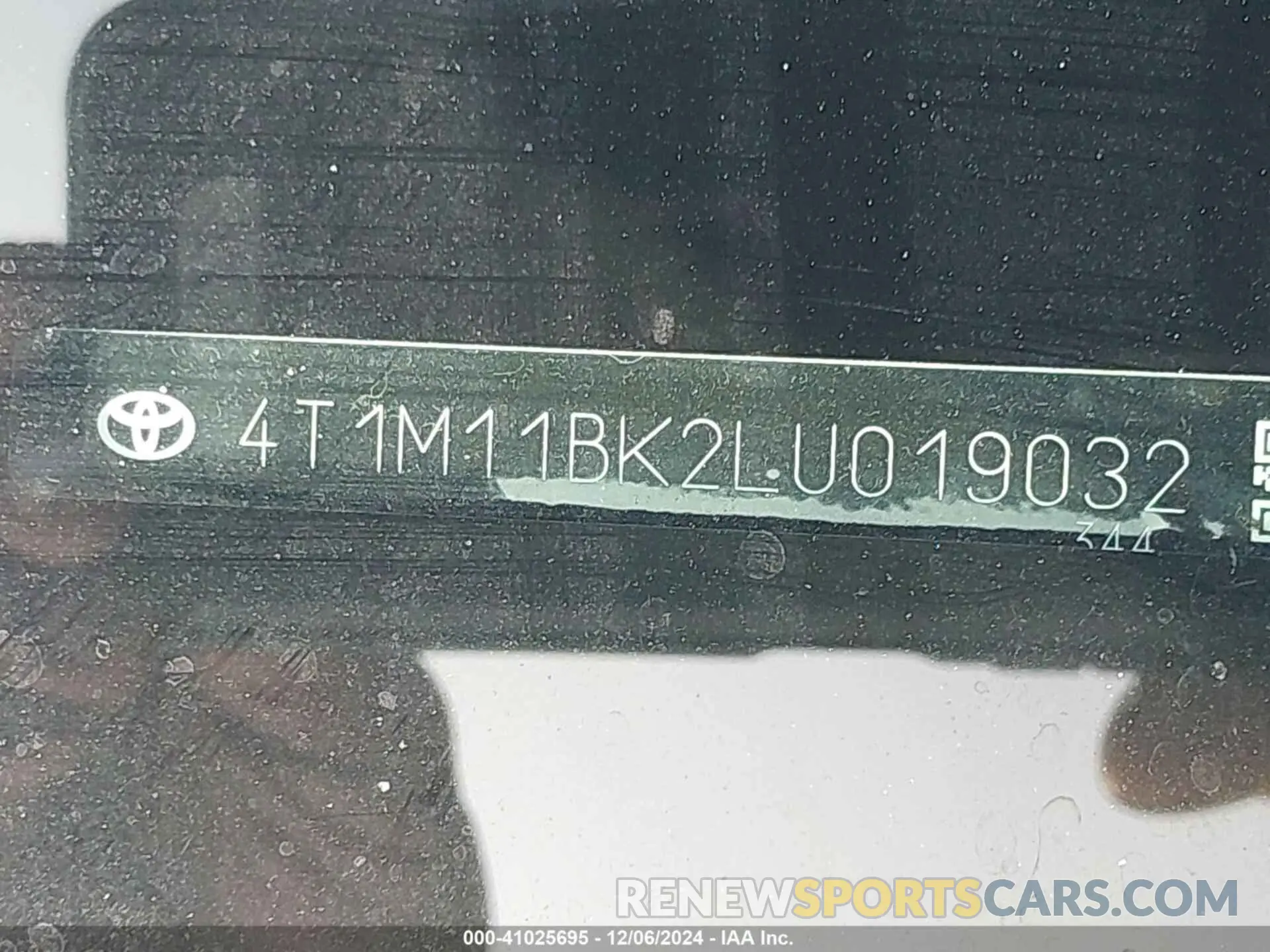 9 Photograph of a damaged car 4T1M11BK2LU019032 TOYOTA CAMRY 2020