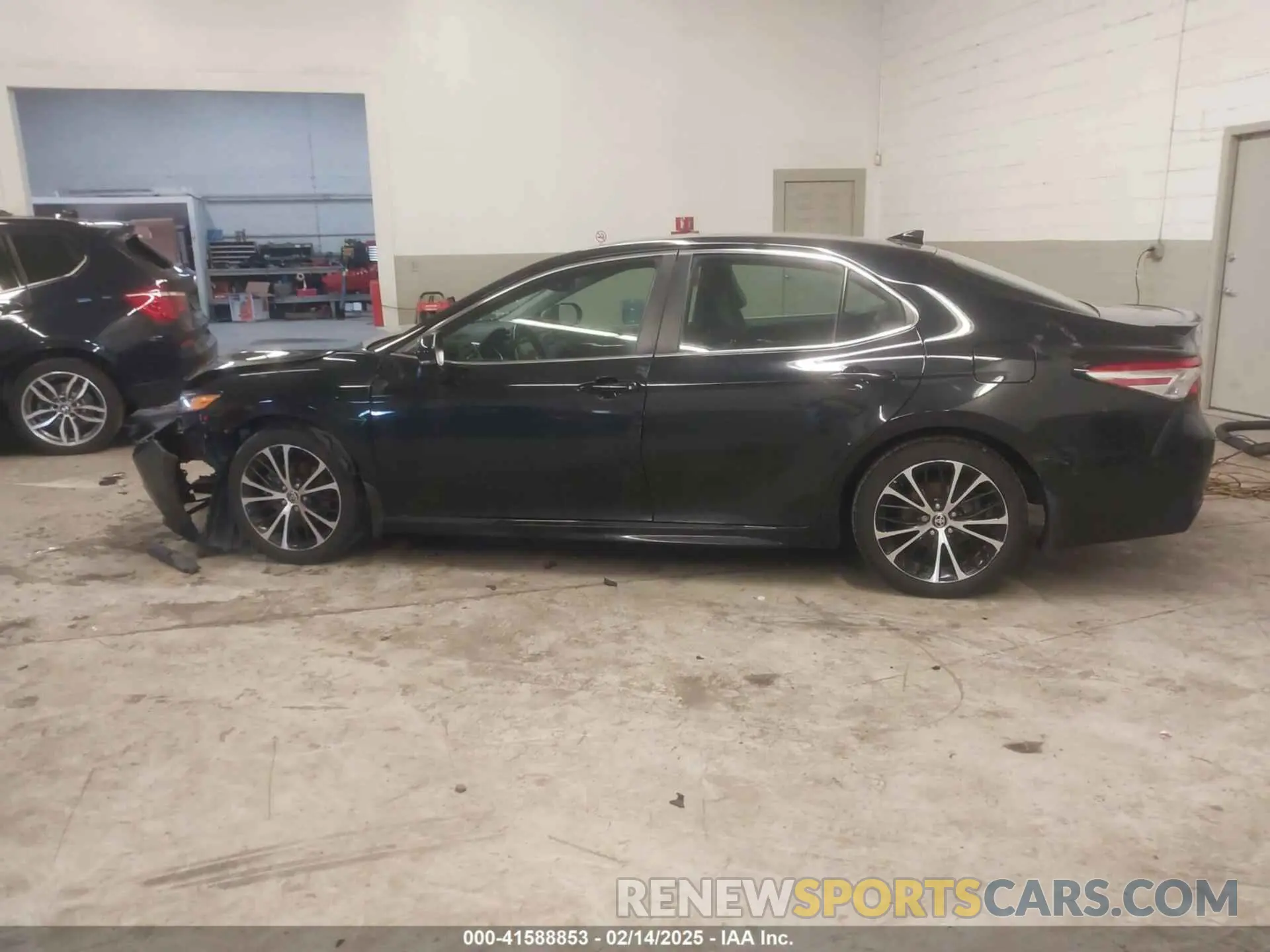 15 Фотография поврежденного автомобиля 4T1M11BK8LU006009 TOYOTA CAMRY 2020